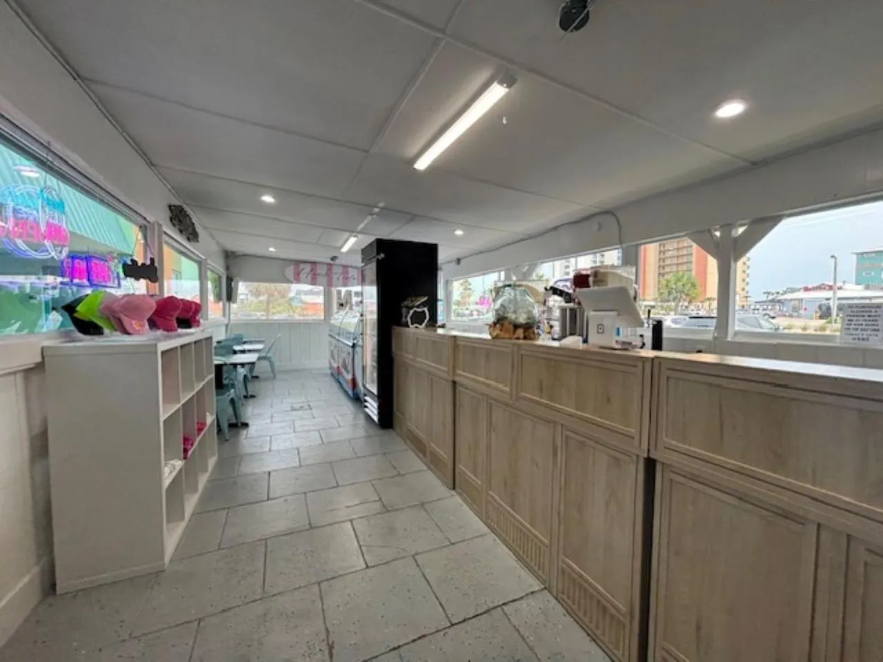 Food and drinks in Beachside Resort Hotel