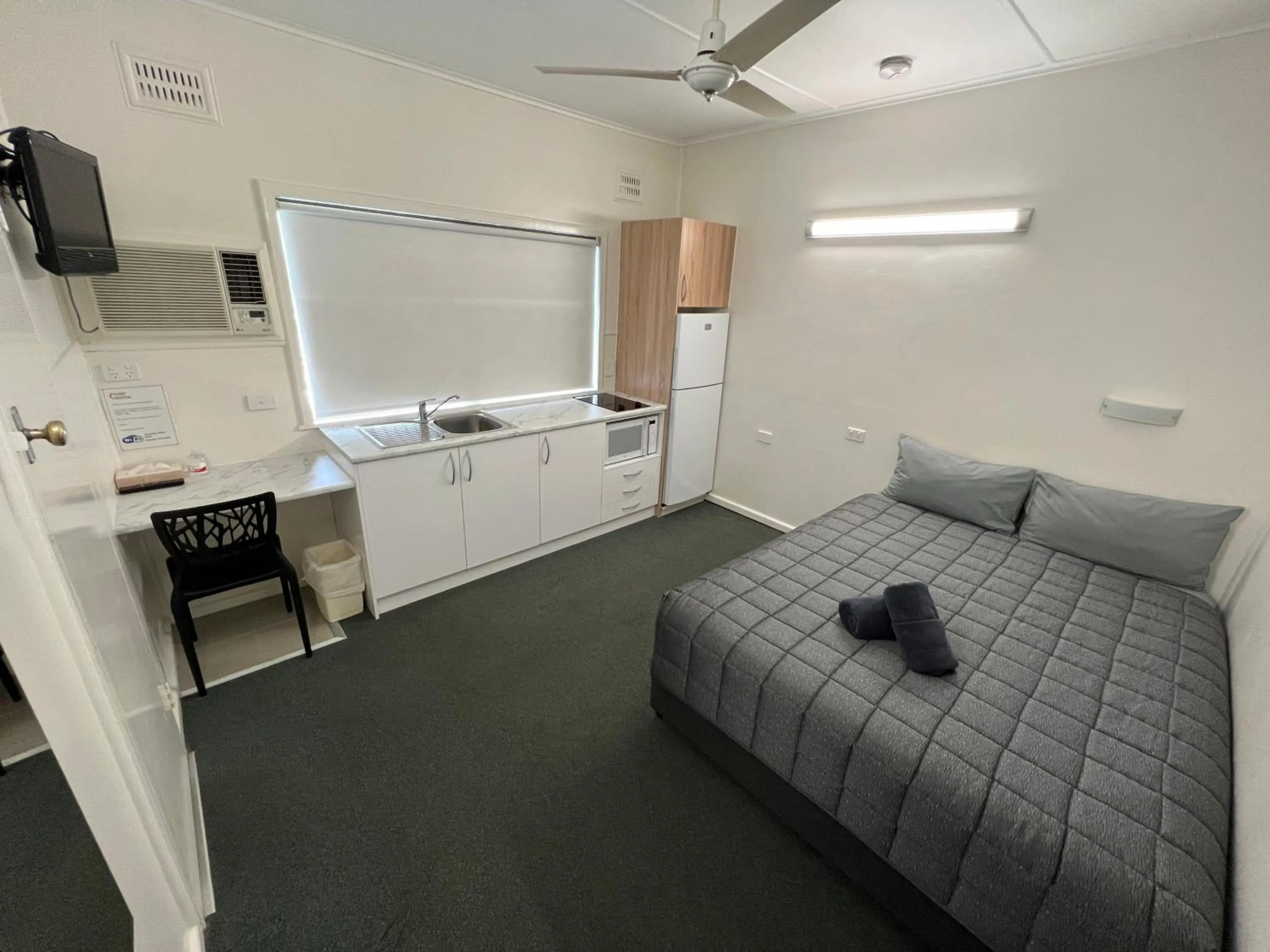 Kitchen or kitchenette in Hi-Way Motel Grafton - Contactless