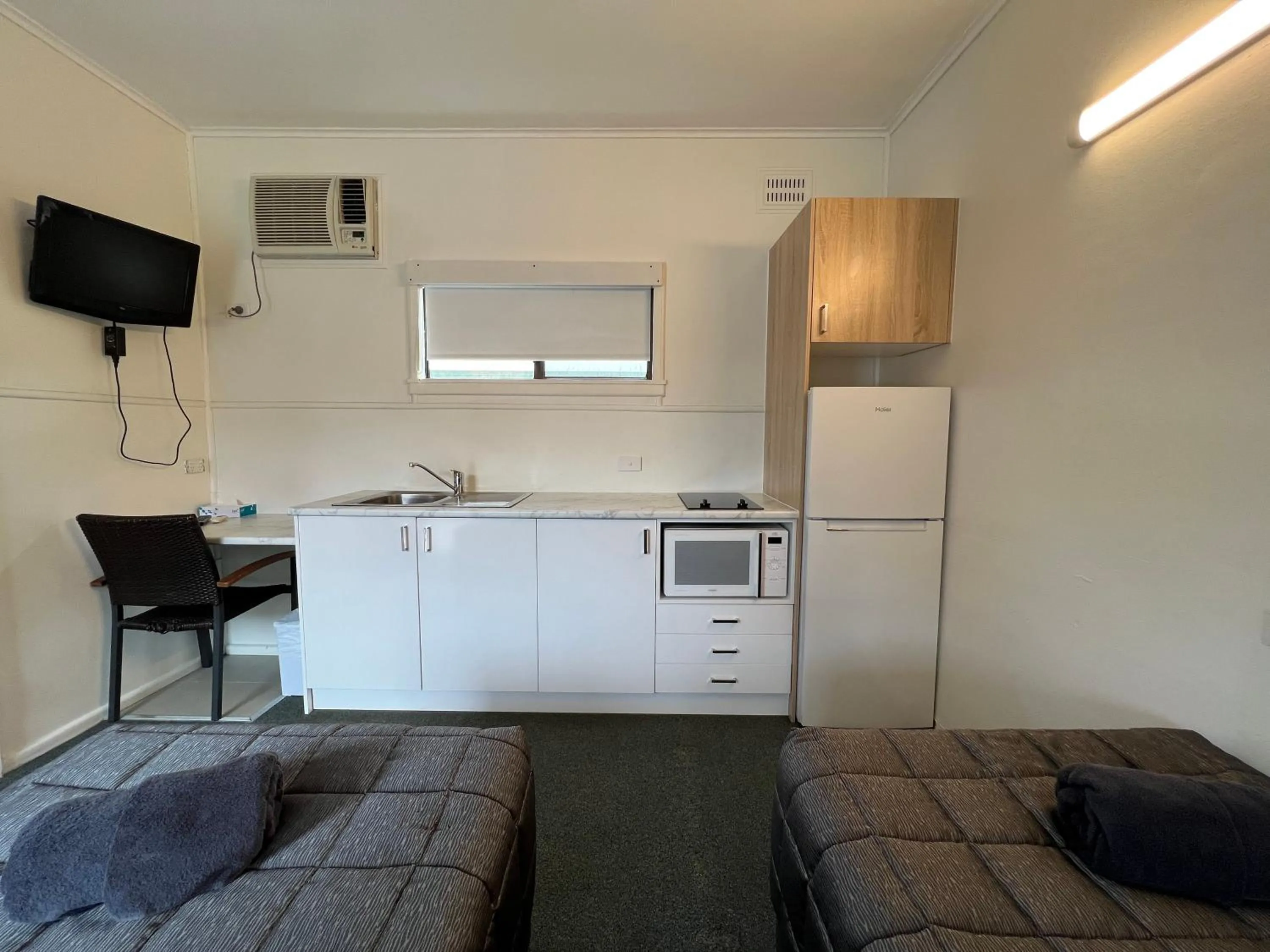 Kitchen or kitchenette in Hi-Way Motel Grafton - Contactless