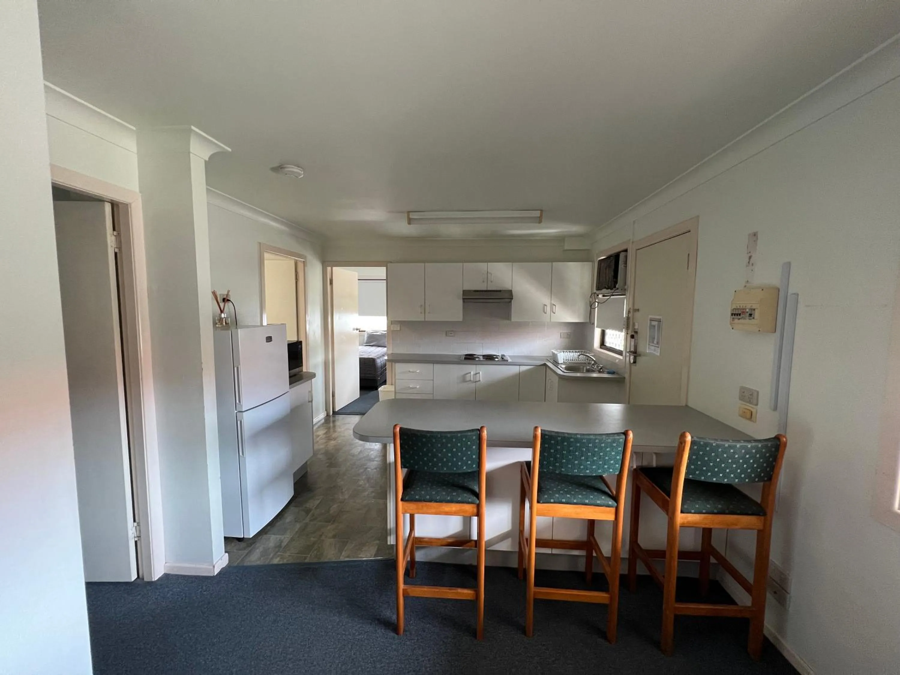 Kitchen or kitchenette in Hi-Way Motel Grafton - Contactless