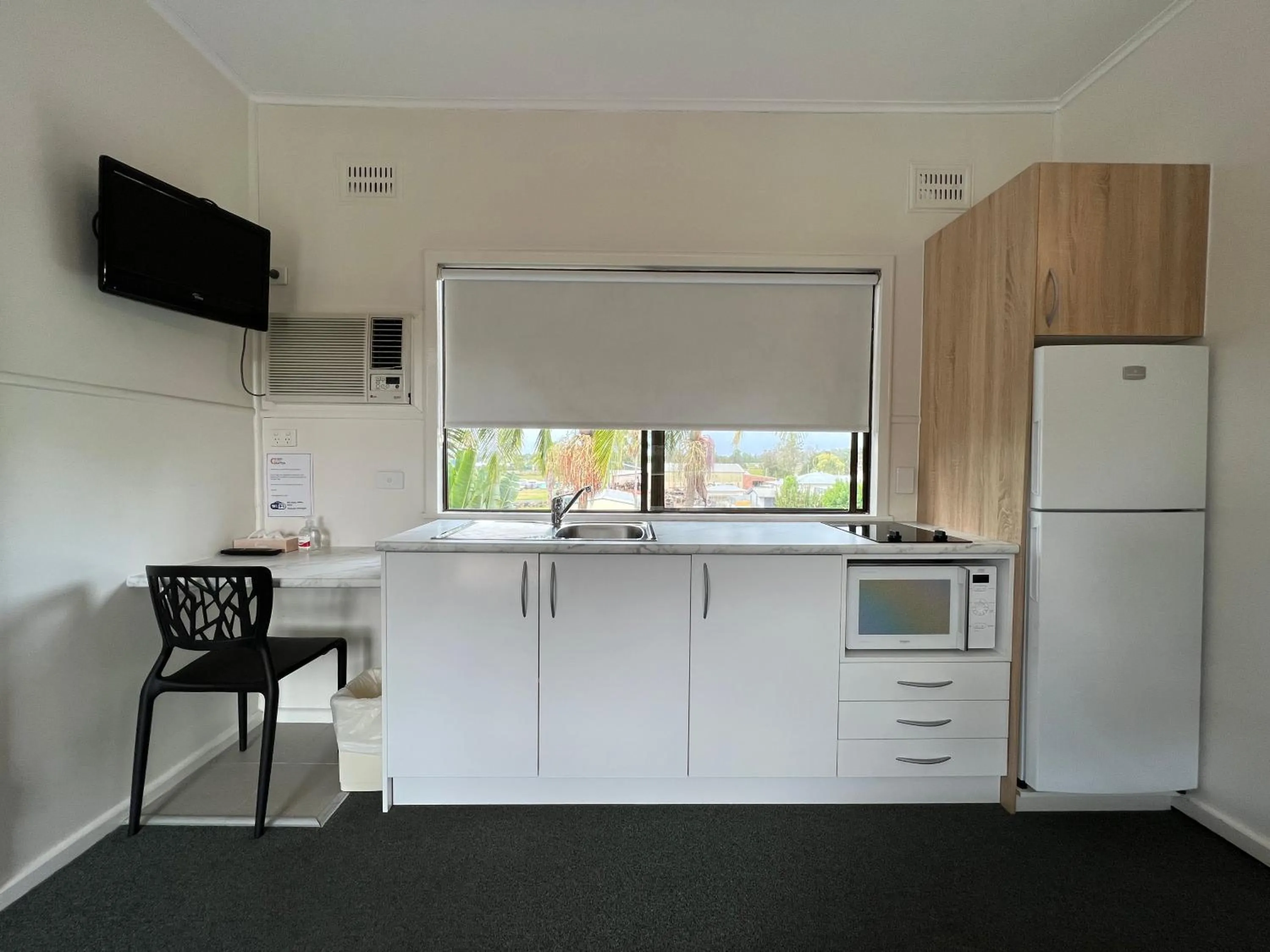 Kitchen or kitchenette in Hi-Way Motel Grafton - Contactless