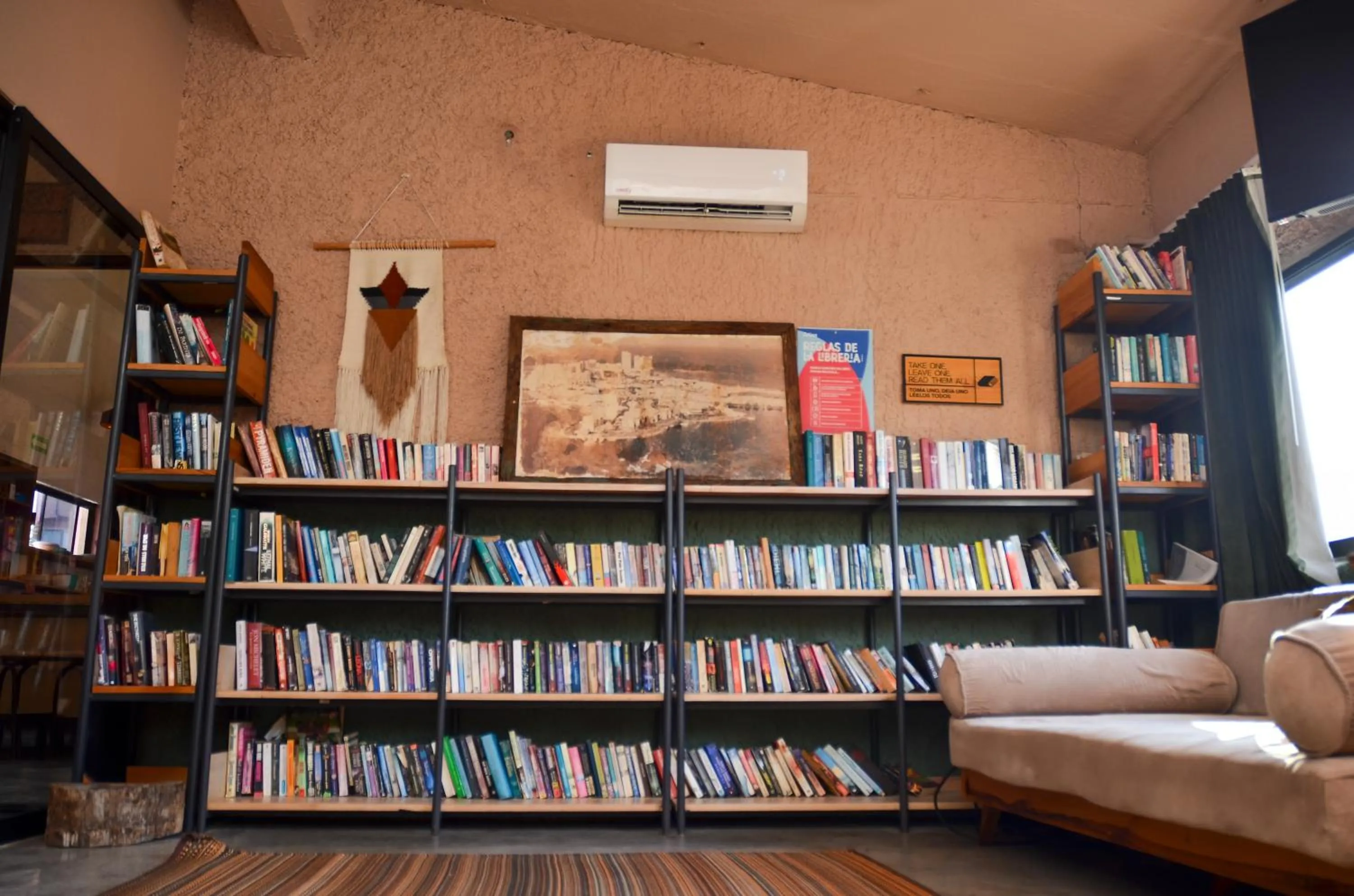 Library in Nílu Cancun Zona Hotelera by Selina