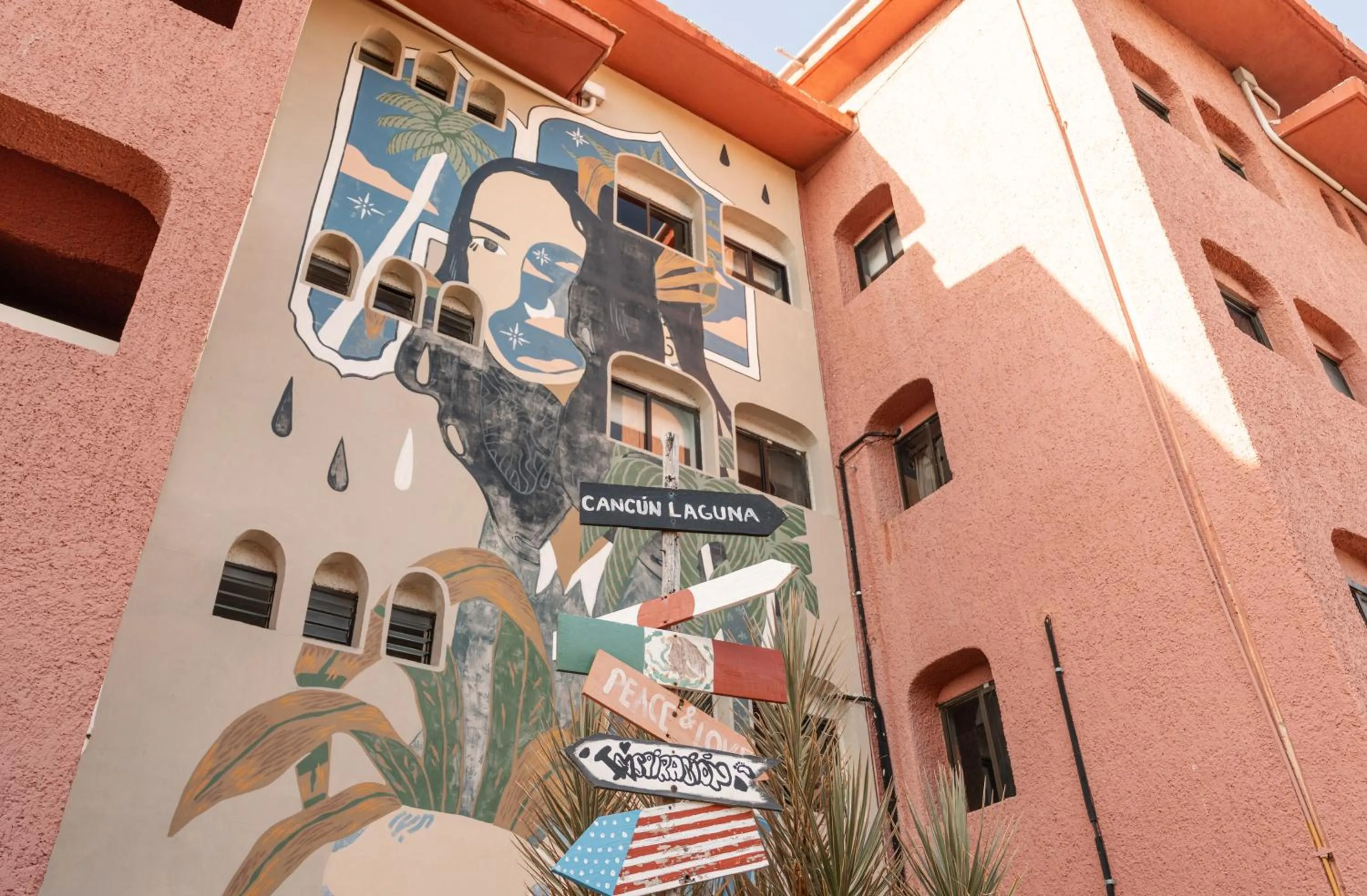 Property building in Nílu Cancun Zona Hotelera by Selina