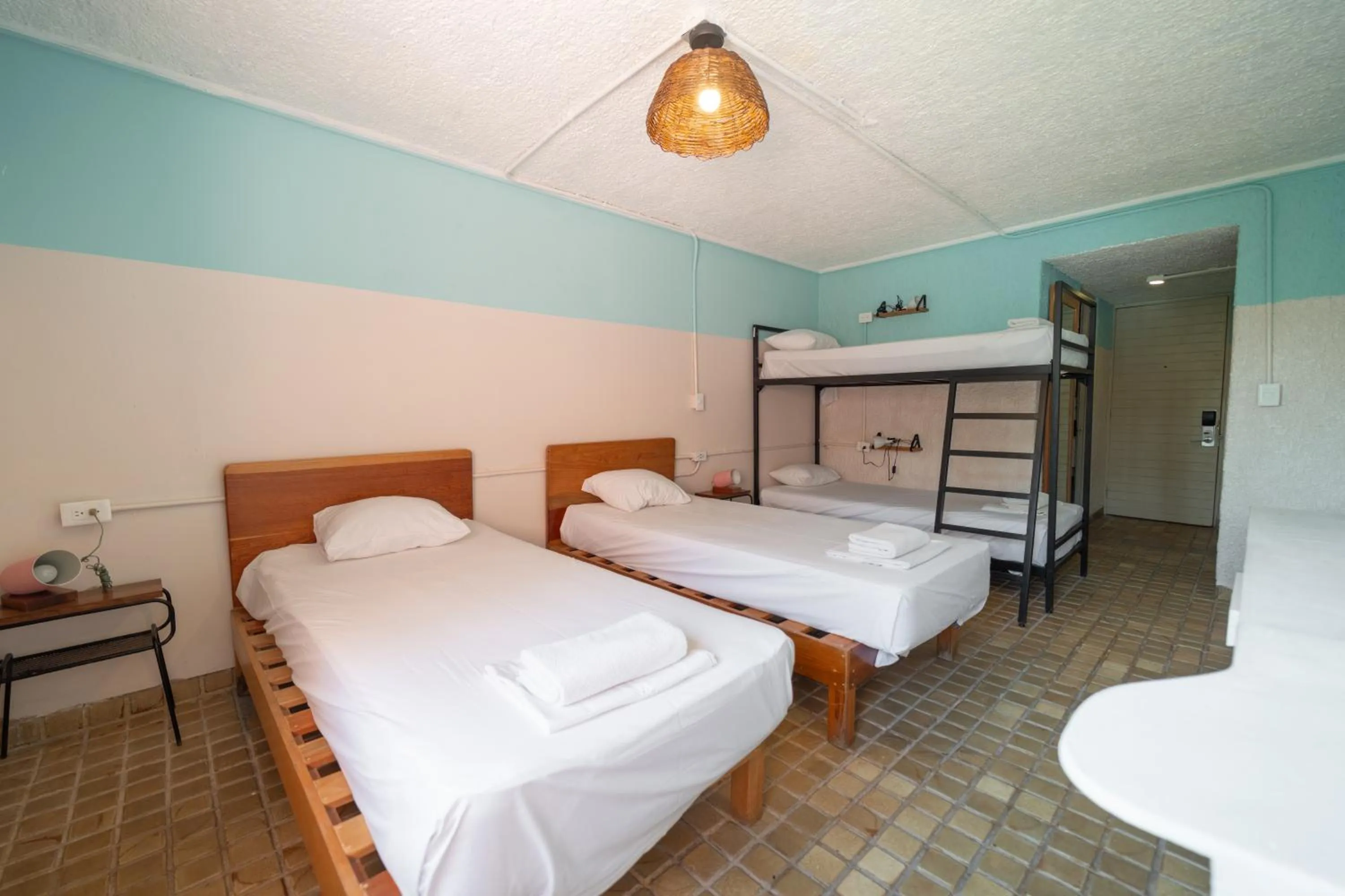 Photo of the whole room, Bed in Nílu Cancun Zona Hotelera by Selina