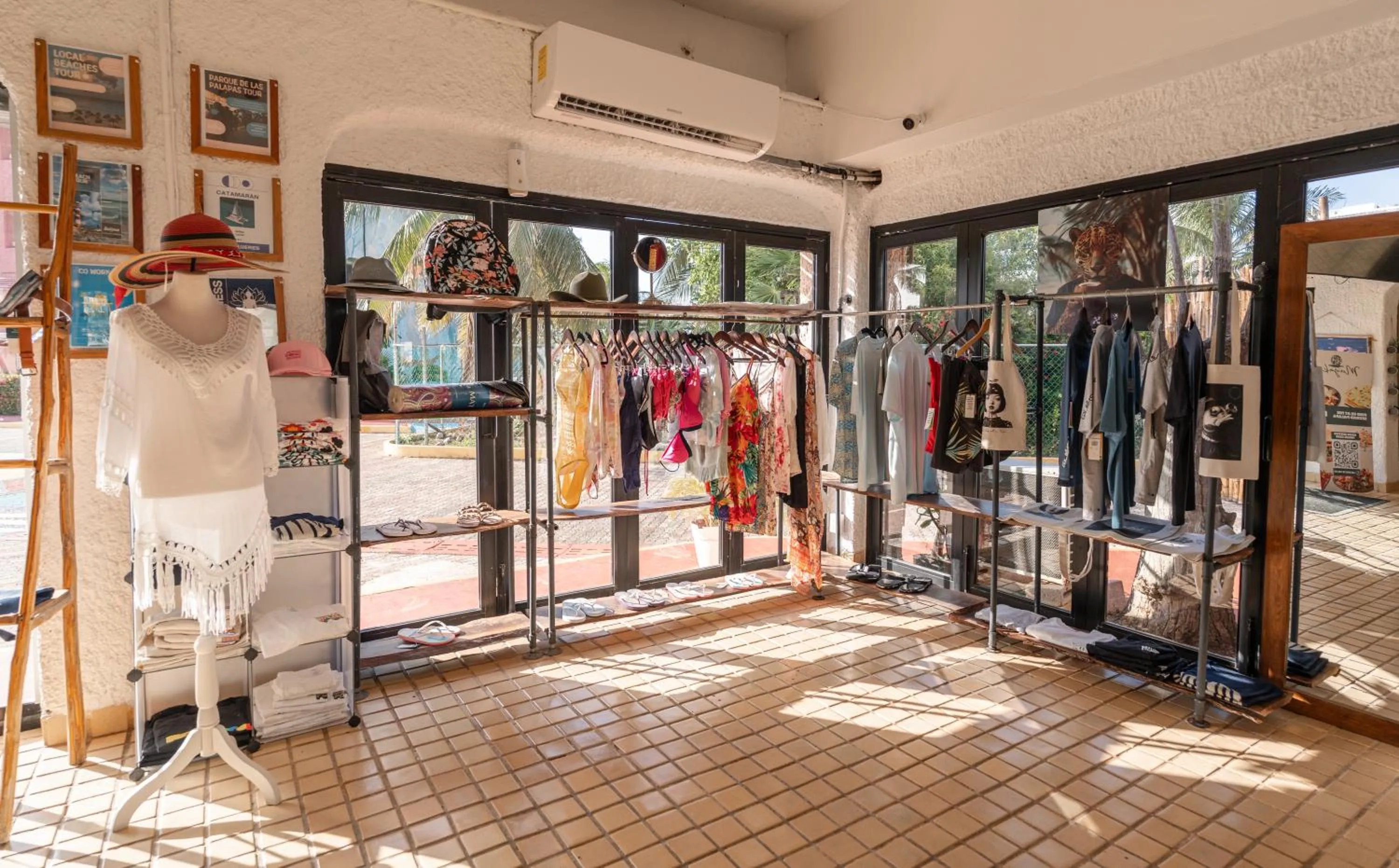 Shopping Area in Nílu Cancun Zona Hotelera by Selina