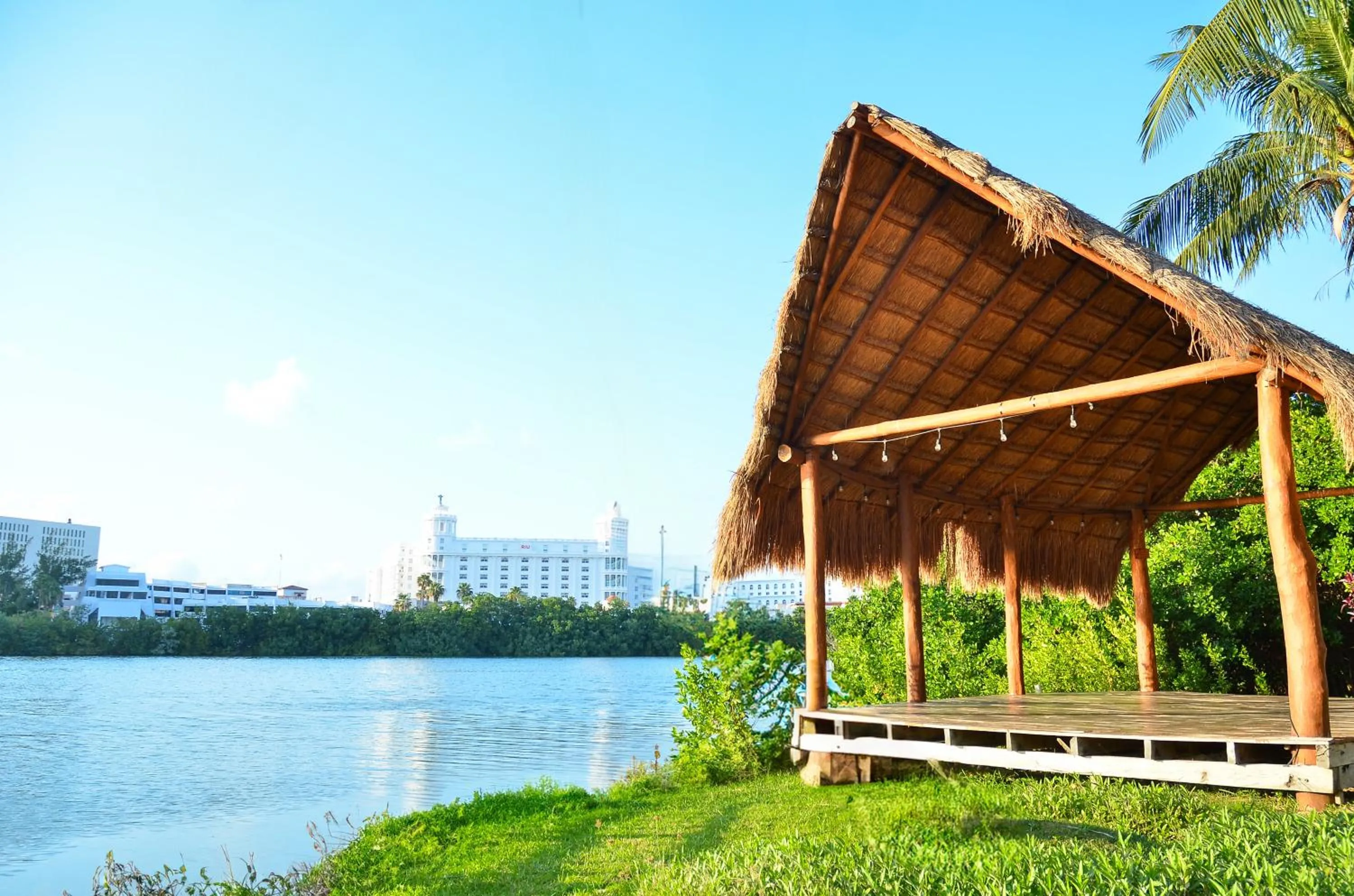 Lake view in Nílu Cancun Zona Hotelera by Selina