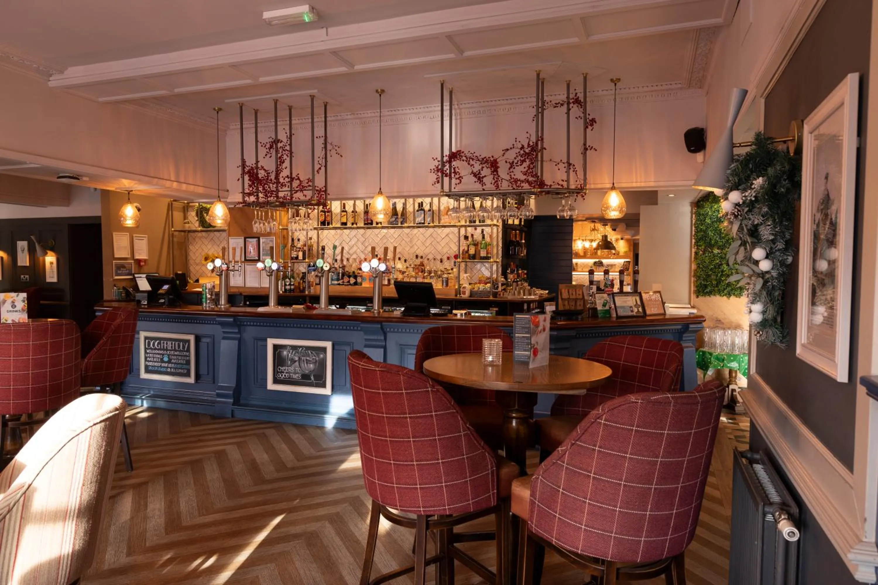 Lounge or bar in Hartwood Hall by Greene King Inns