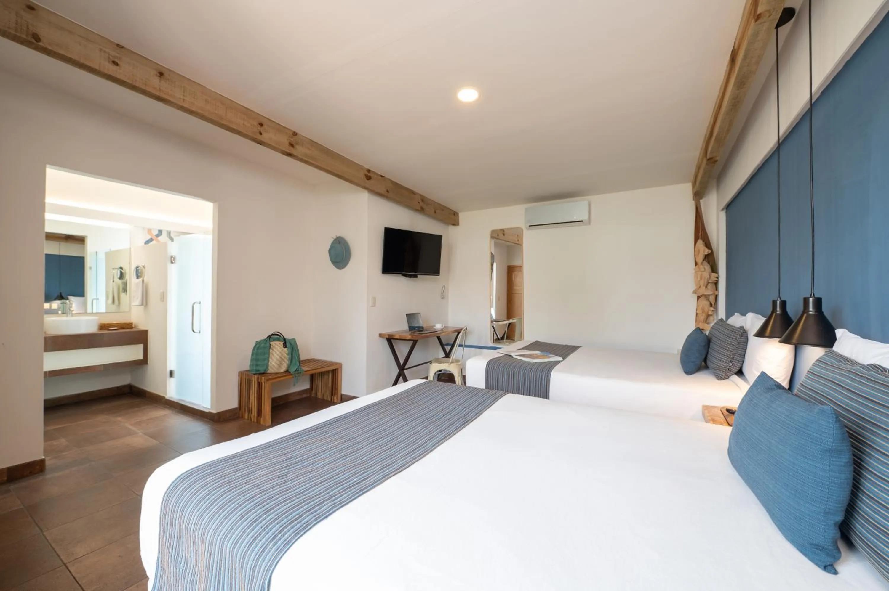 Photo of the whole room, Bed in Casa De Sierra Azul