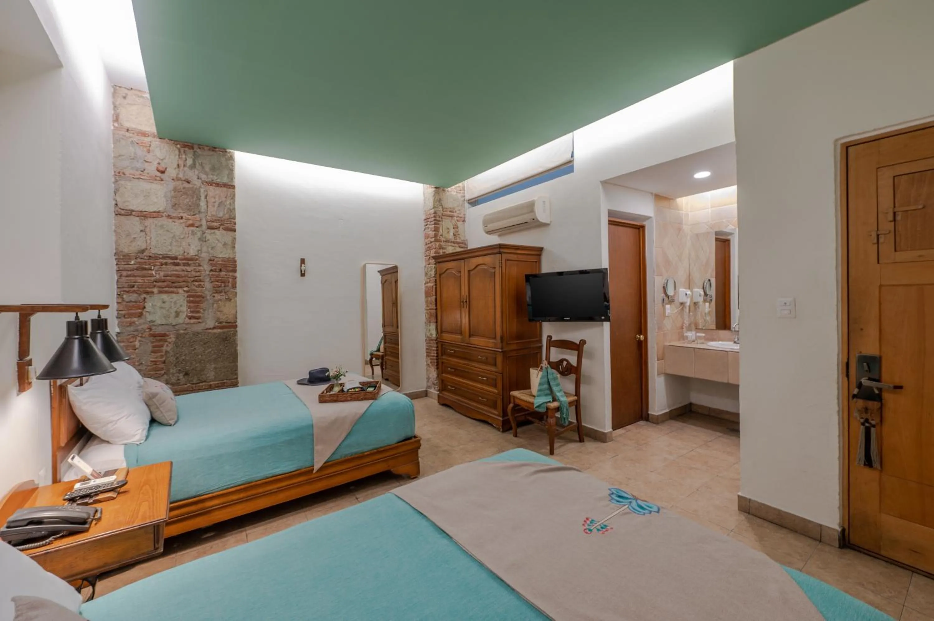 Photo of the whole room, Bed in Casa De Sierra Azul