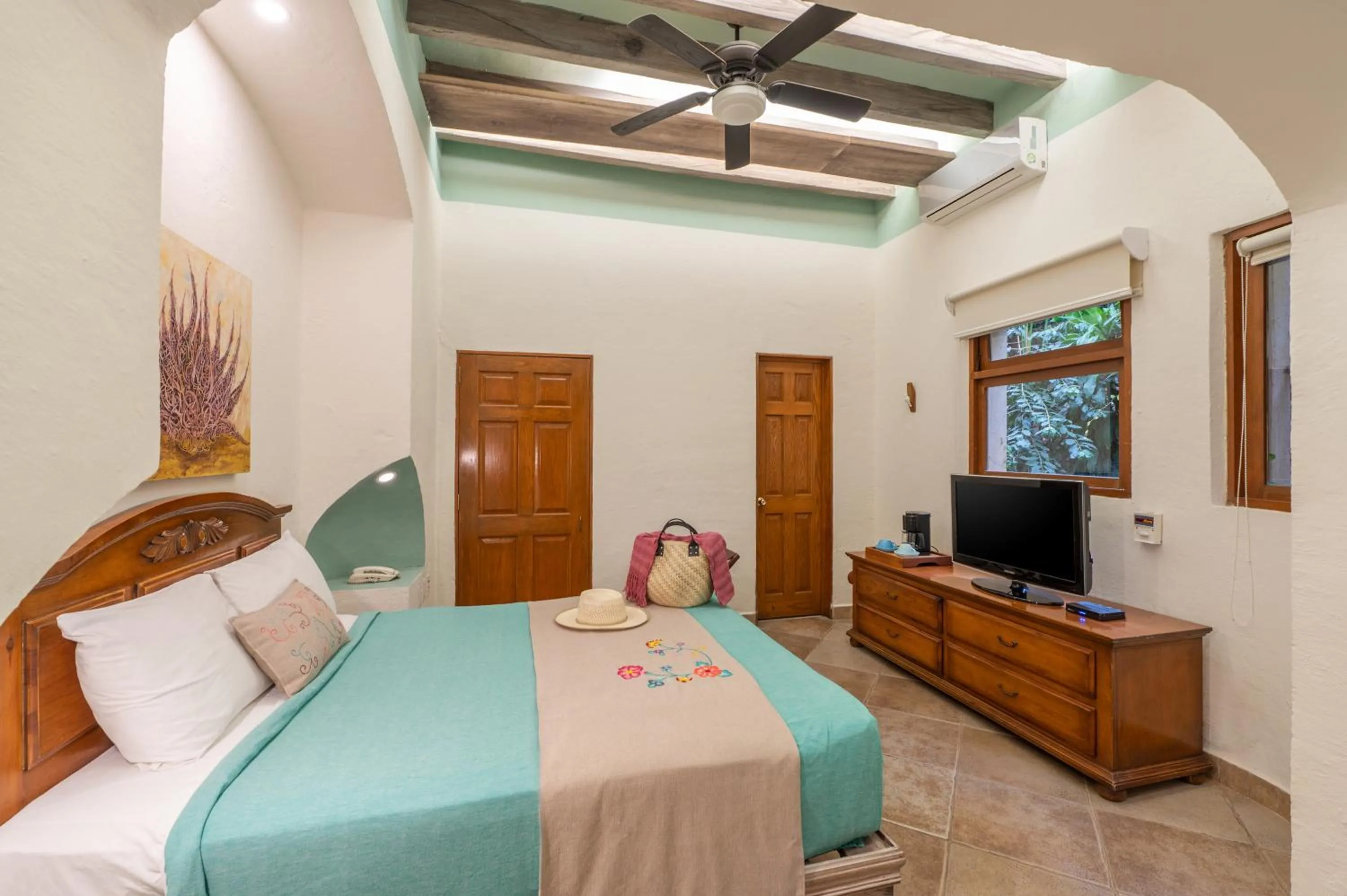 Photo of the whole room, Bed in Casa De Sierra Azul