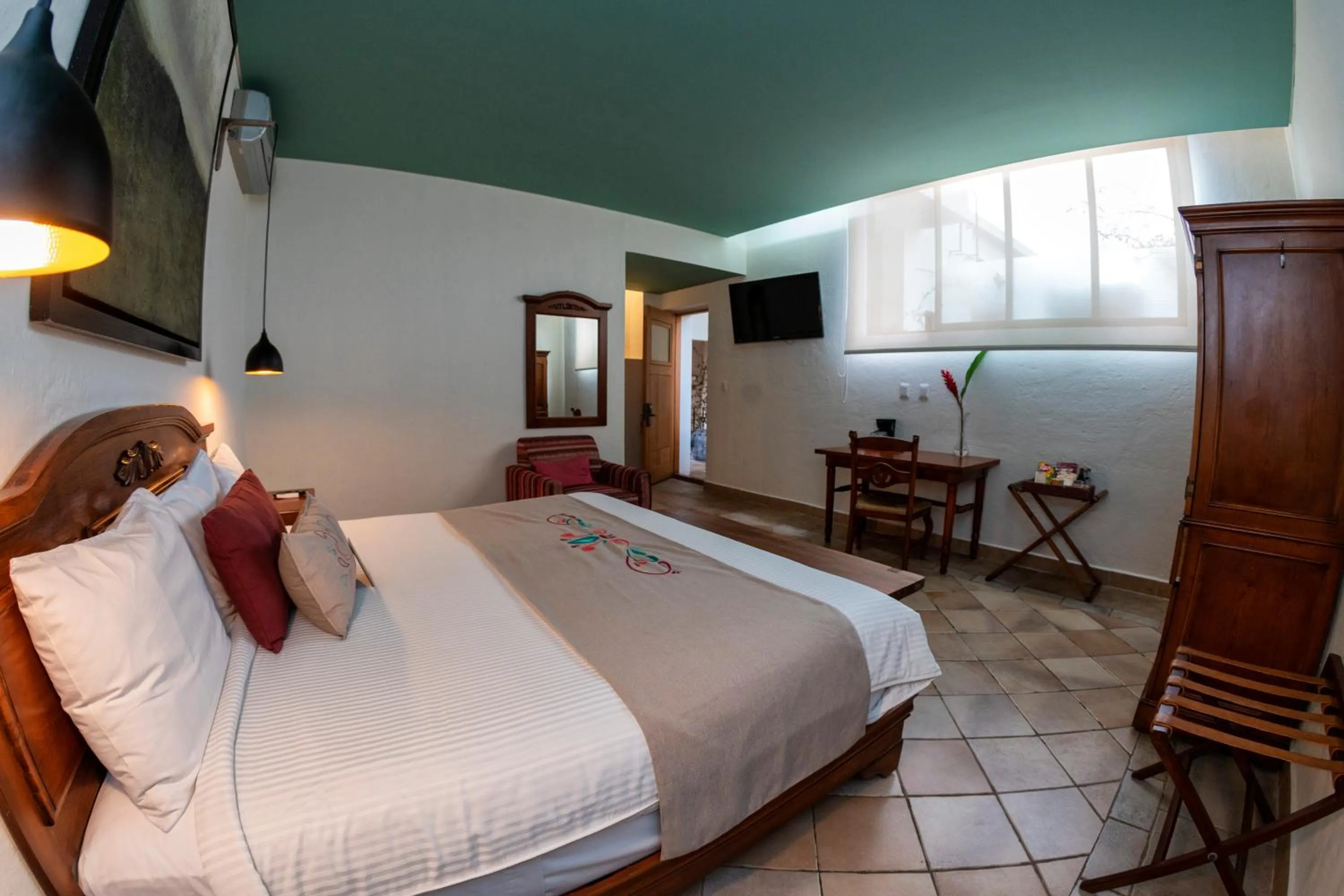 Photo of the whole room, Bed in Casa De Sierra Azul