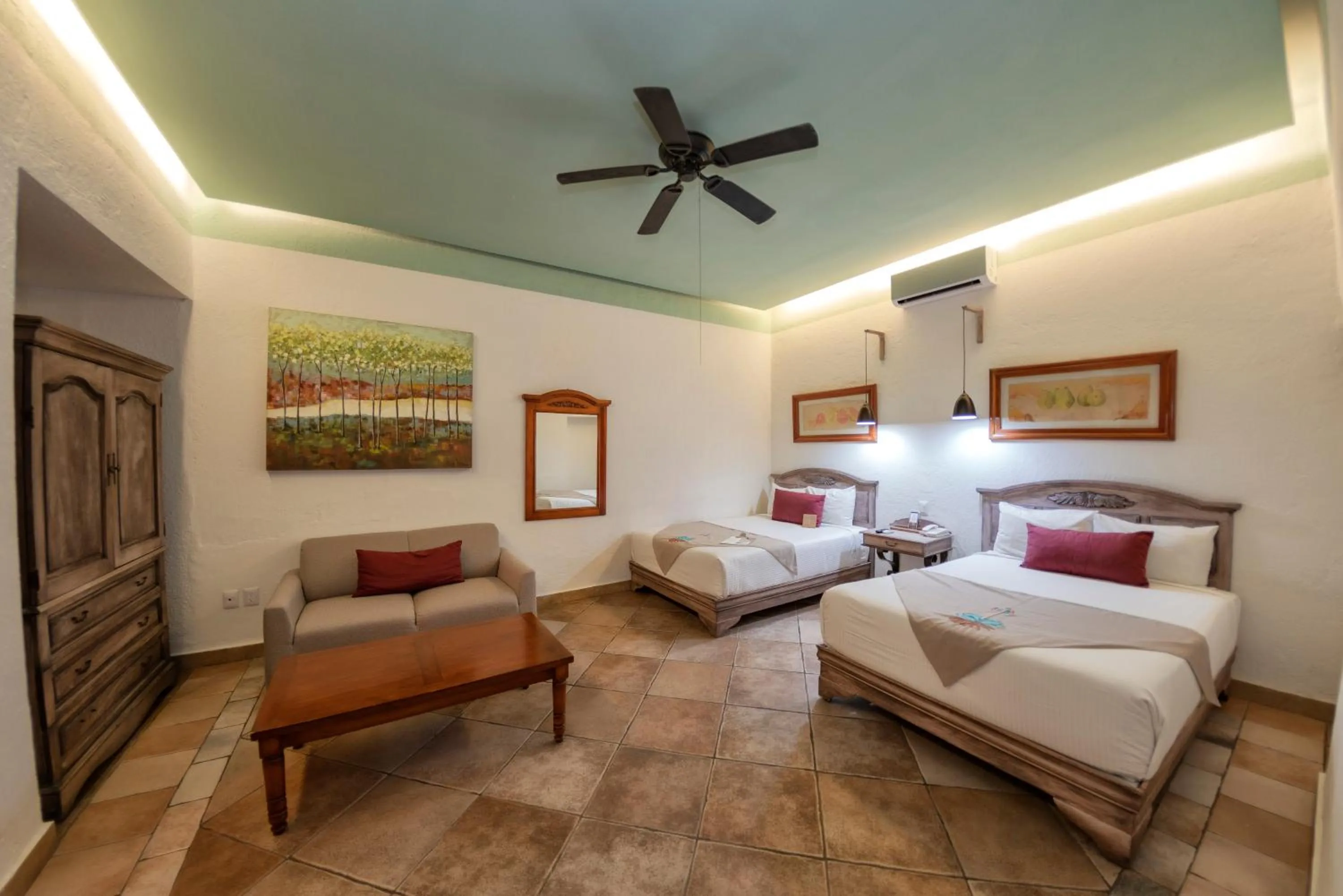 Photo of the whole room, Bed in Casa De Sierra Azul