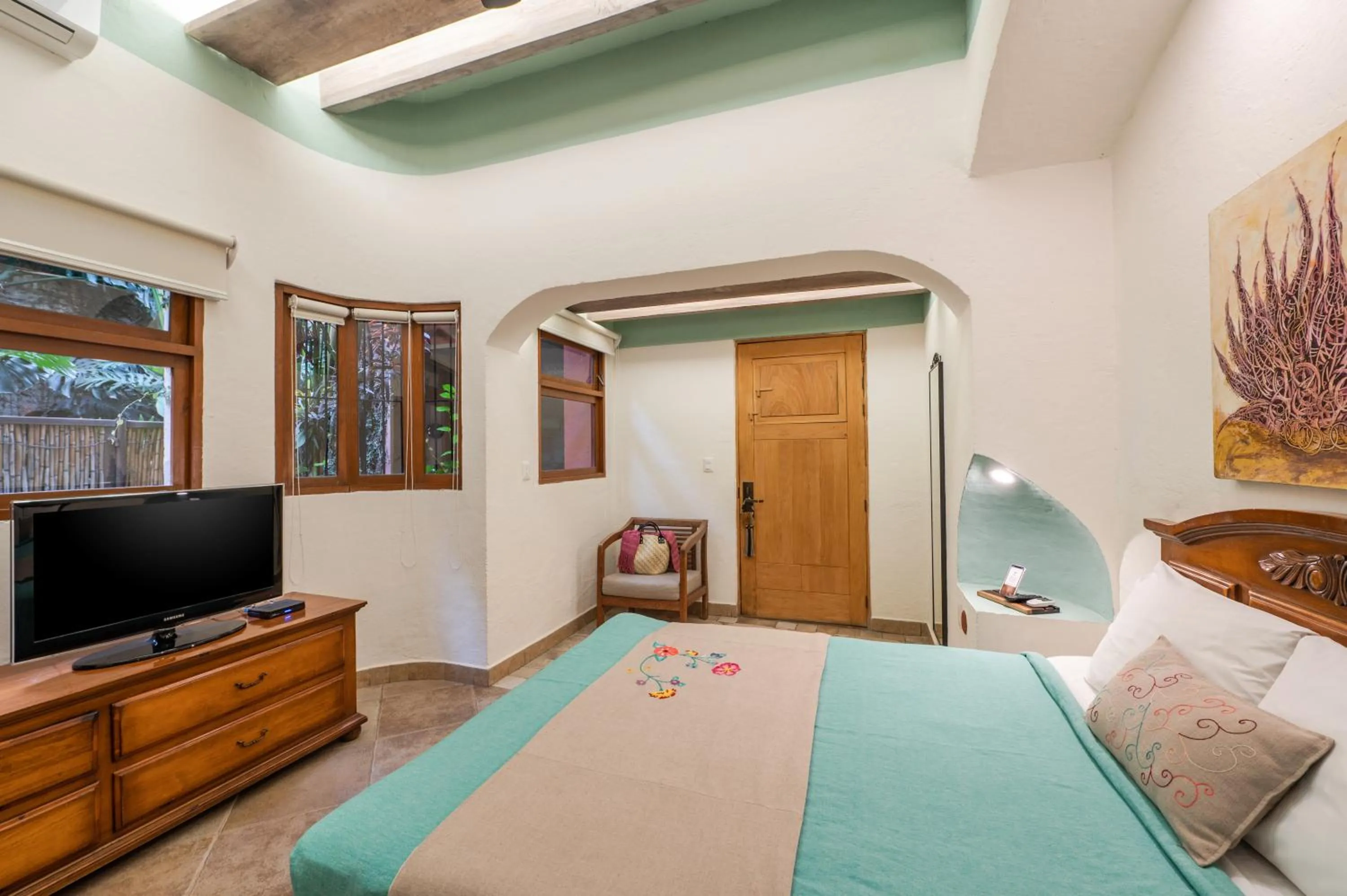 Photo of the whole room, Bed in Casa De Sierra Azul