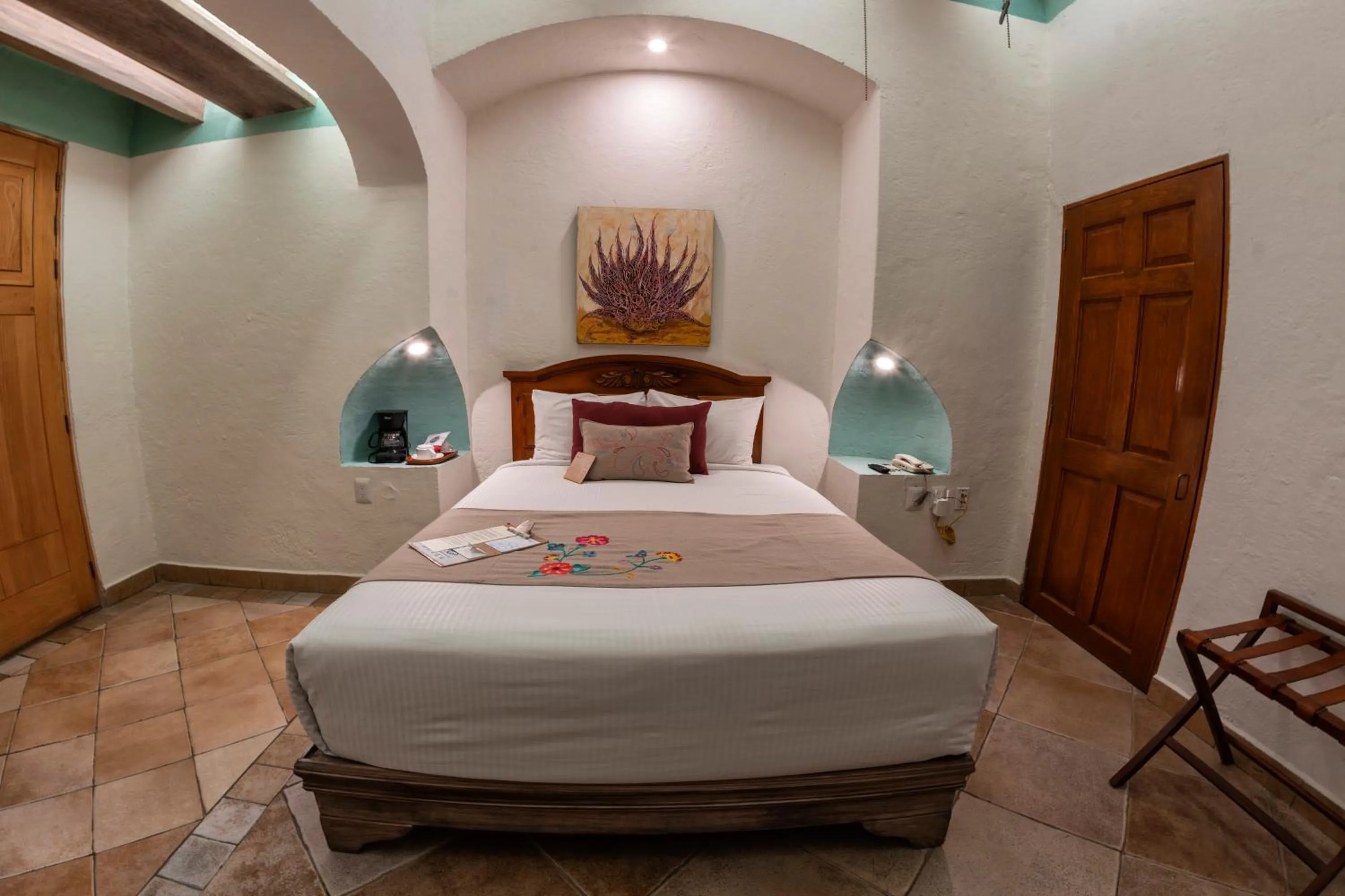 Text overlay, Bed in Casa De Sierra Azul