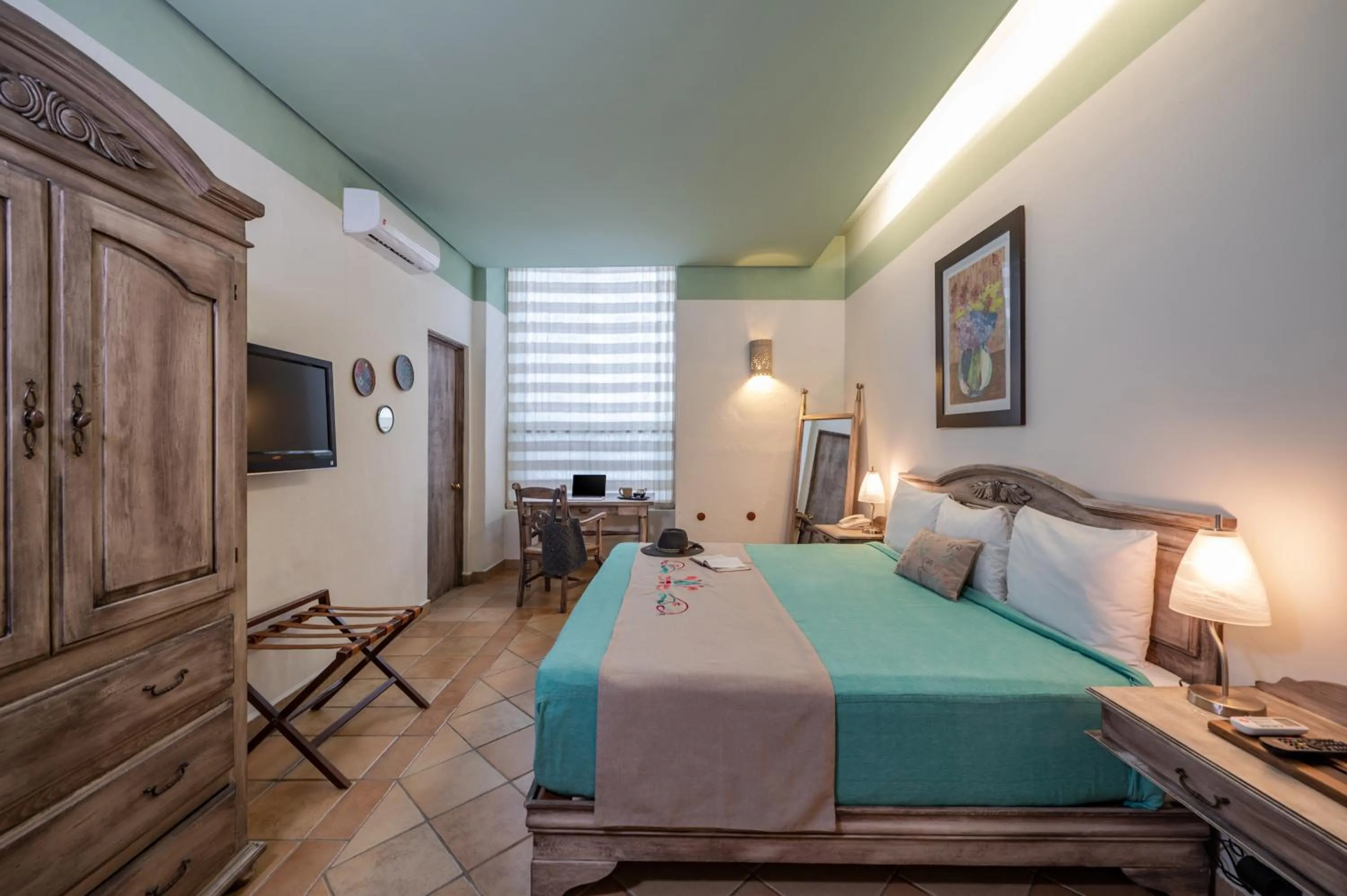 Photo of the whole room, Bed in Casa De Sierra Azul