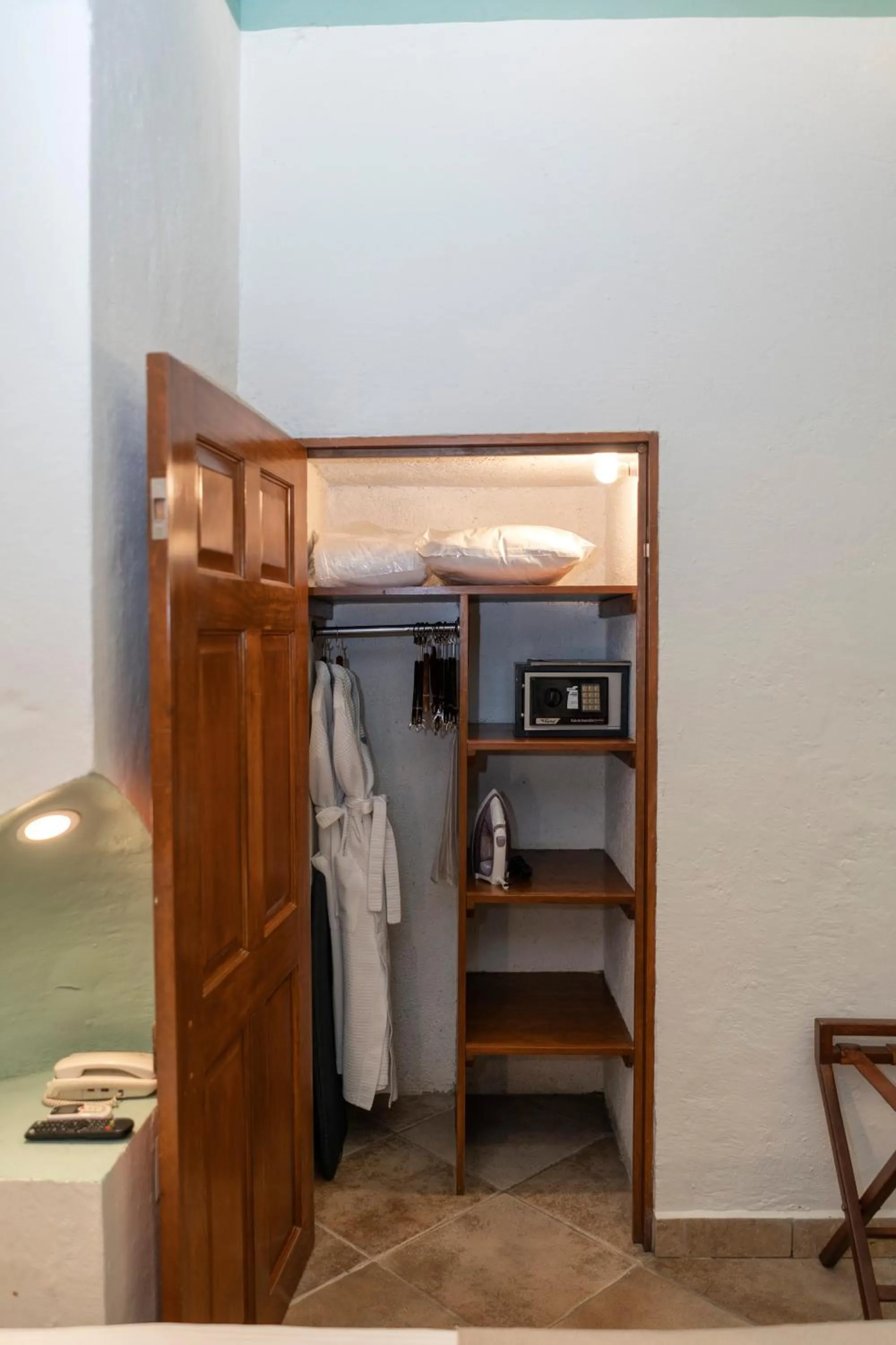 wardrobe in Casa De Sierra Azul