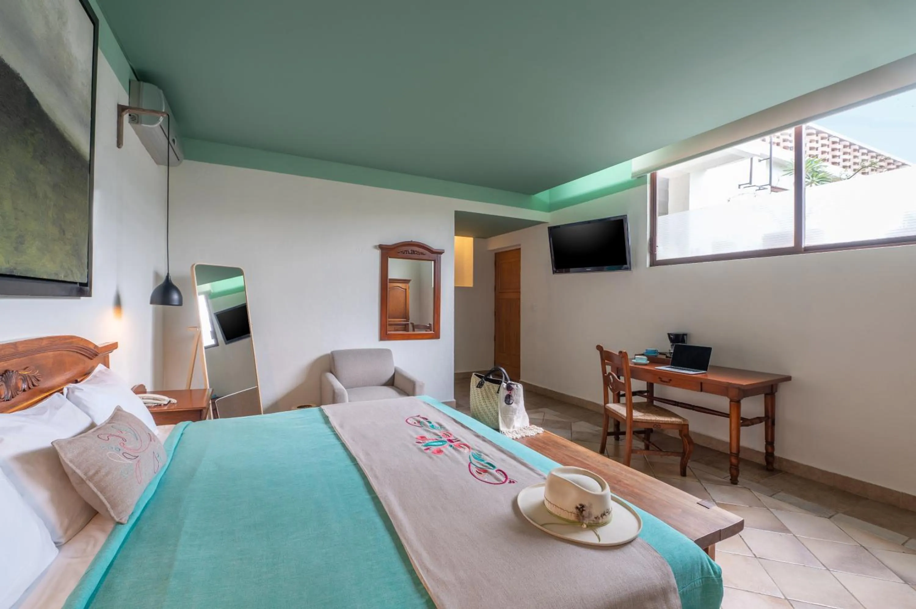 Photo of the whole room, Bed in Casa De Sierra Azul