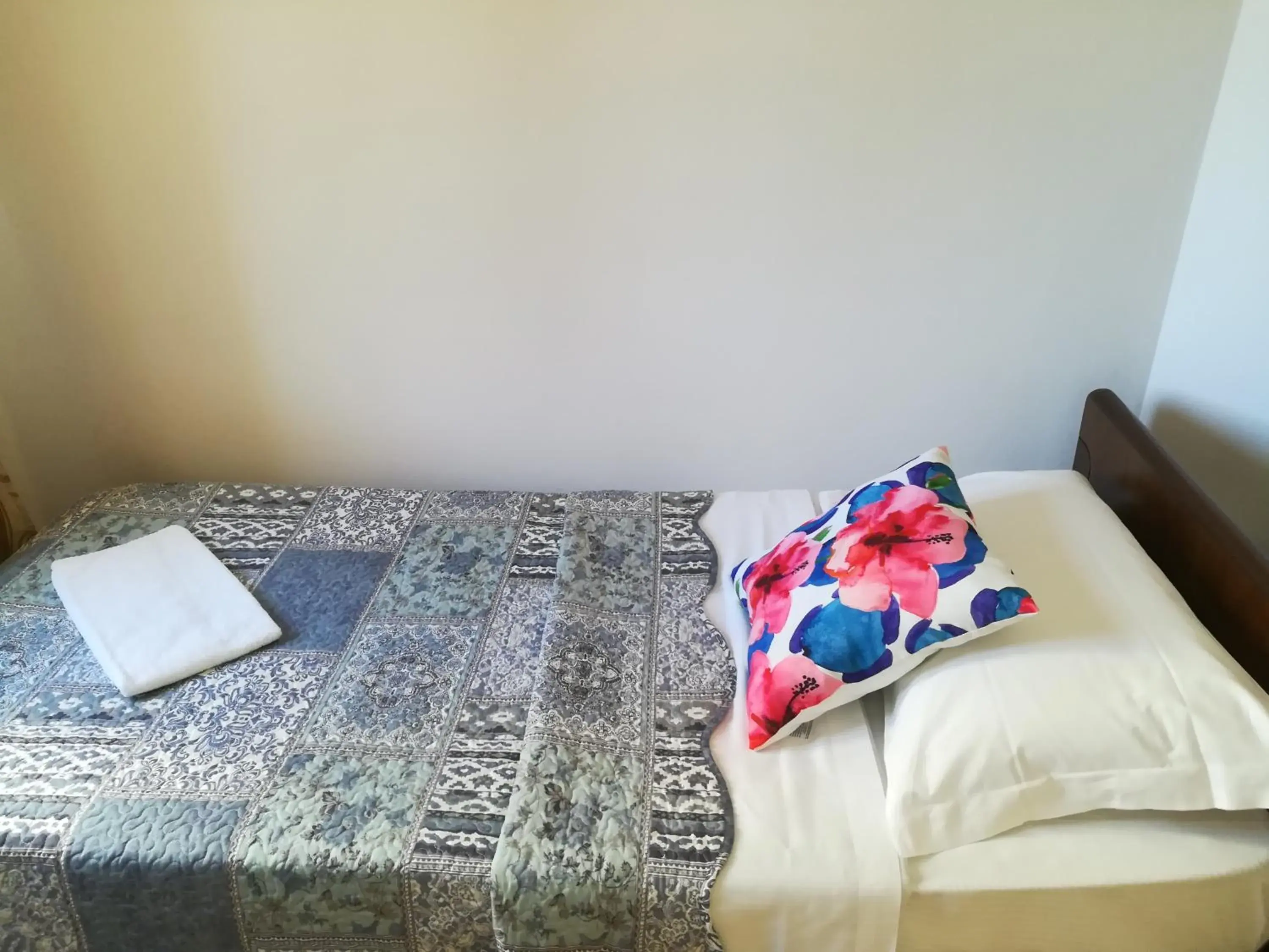 Single Room with Shared Bathroom in Venice Vacation House Single Room with Shared Bathroom in Venice Vacation House