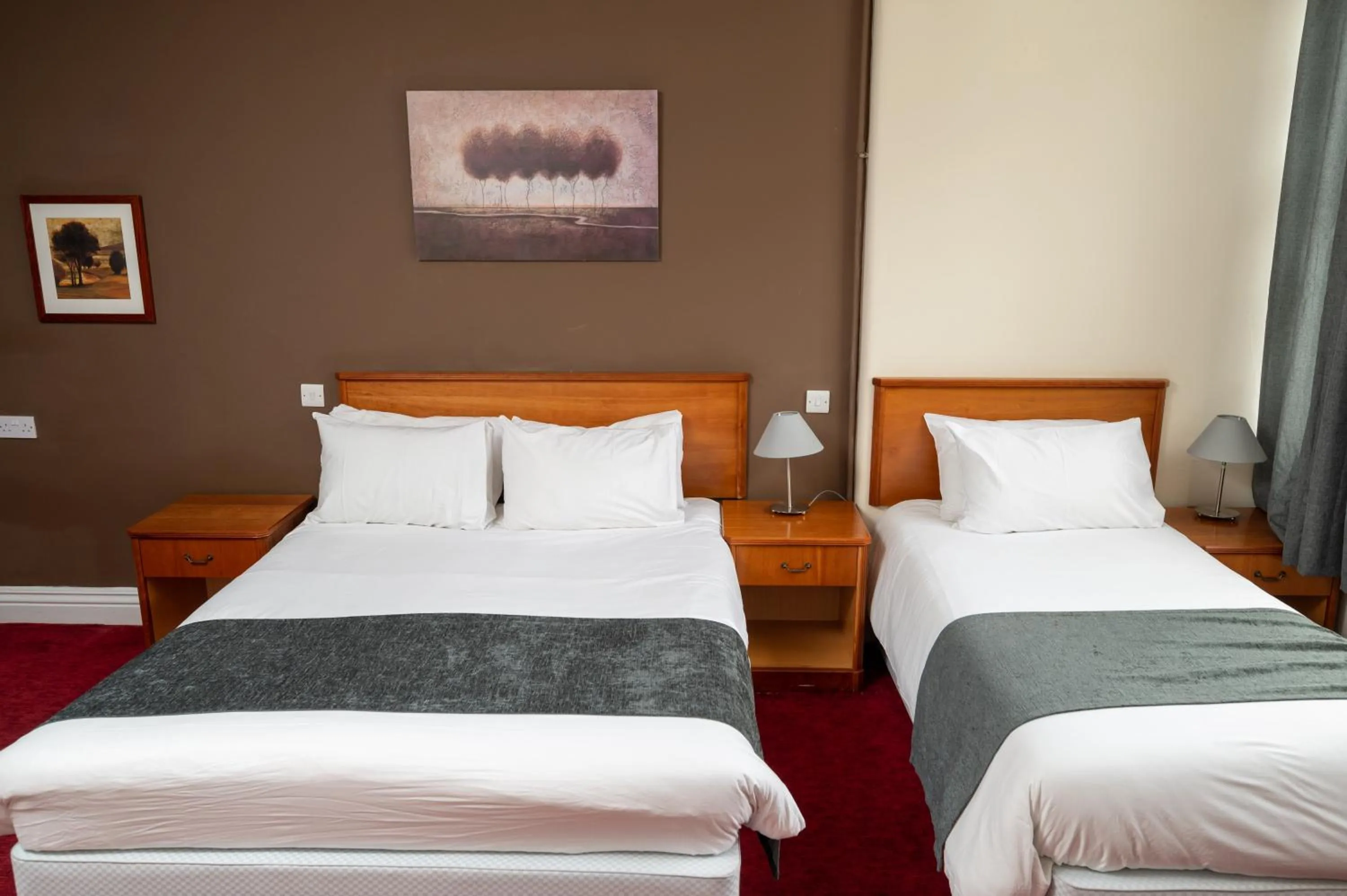 Photo of the whole room, Bed in Bridge Inn by Greene King Inns