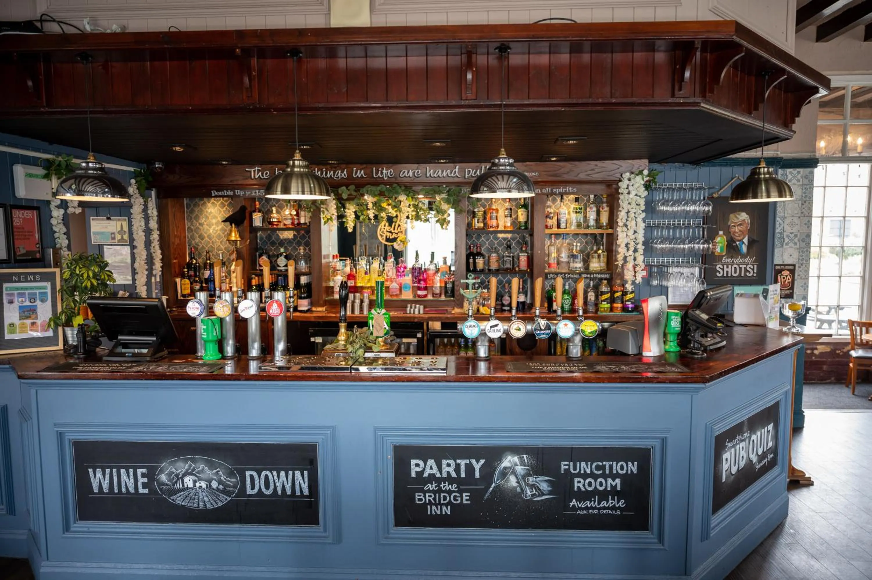 Lounge or bar in Bridge Inn by Greene King Inns