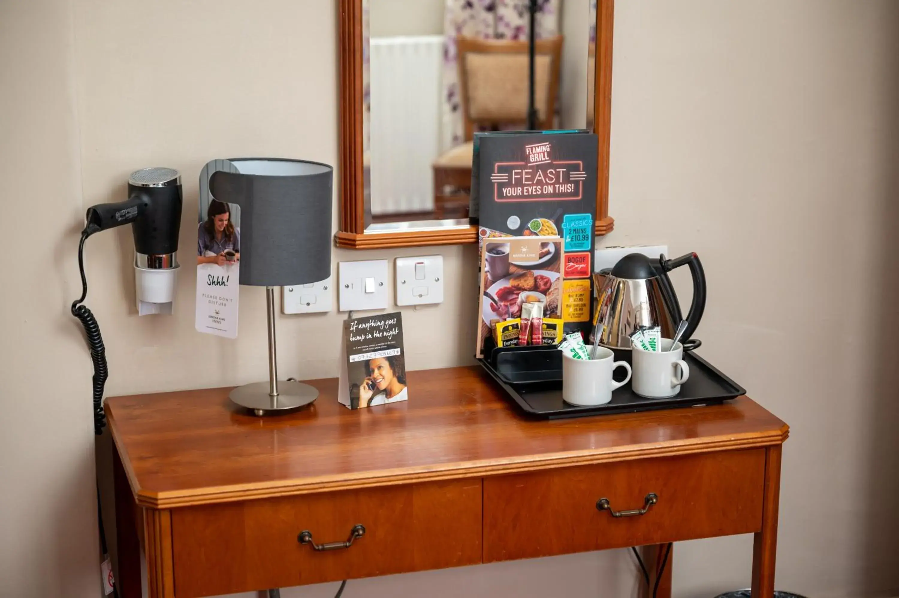 Double Room in Bridge Inn by Greene King Inns Double Room in Bridge Inn by Greene King Inns