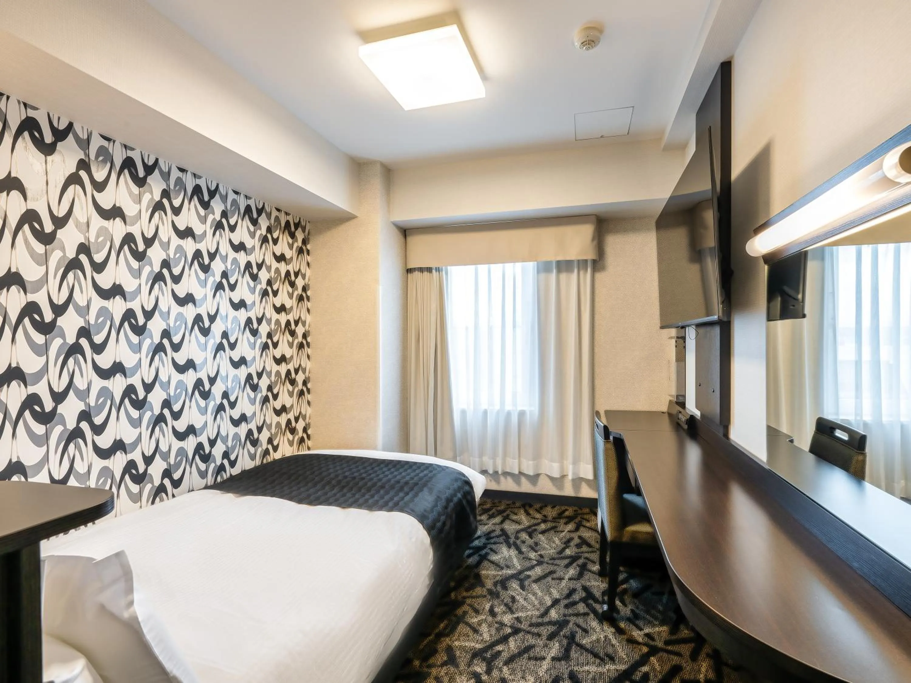 Photo of the whole room, Bed in APA Hotel Niigata Tsubamesanjo Ekimae