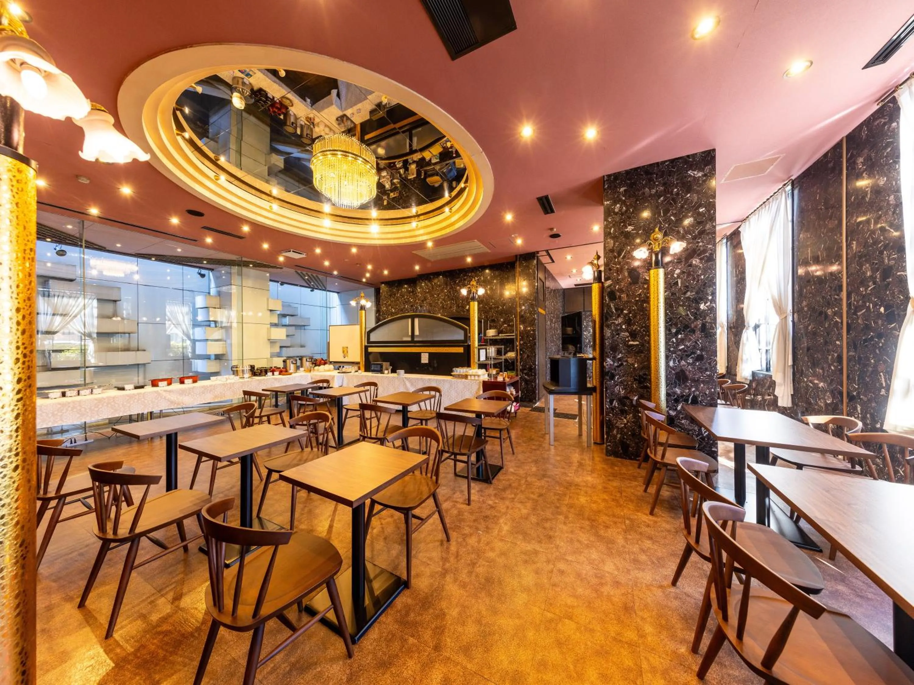 Restaurant/places to eat in APA Hotel Uozu Ekimae