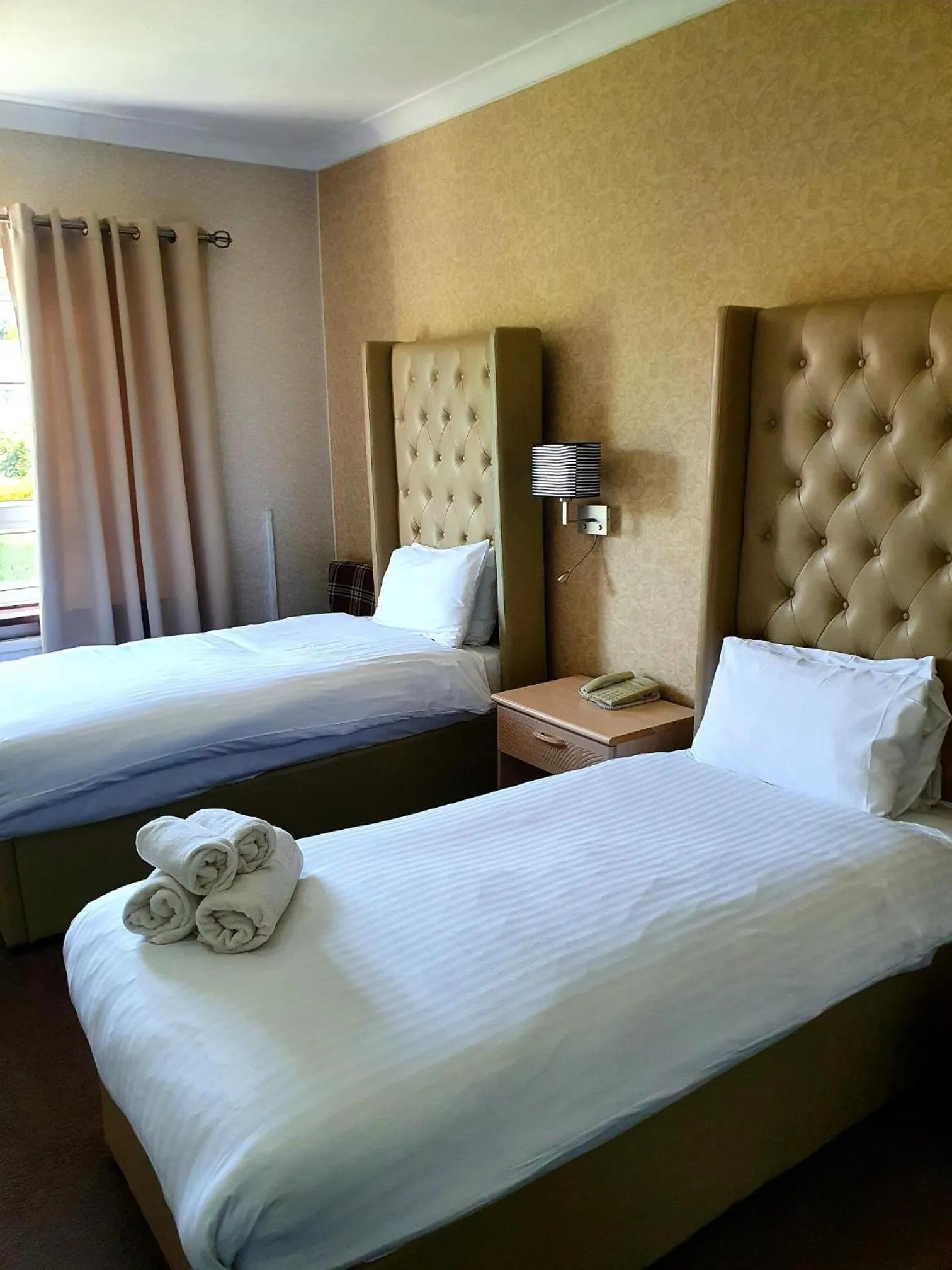 Bedroom, Bed in Wessex Hotel