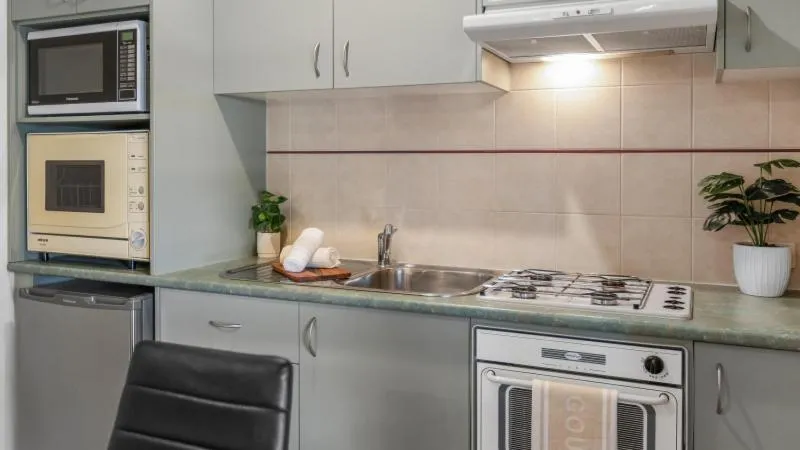 kitchen in Tasman Holiday Parks - Merool on the Murray