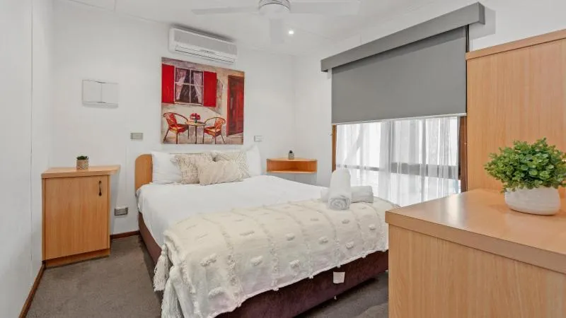 Bedroom, Bed in Tasman Holiday Parks - Merool on the Murray
