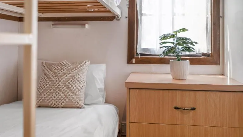 Bedroom, Bed in Tasman Holiday Parks - Merool on the Murray