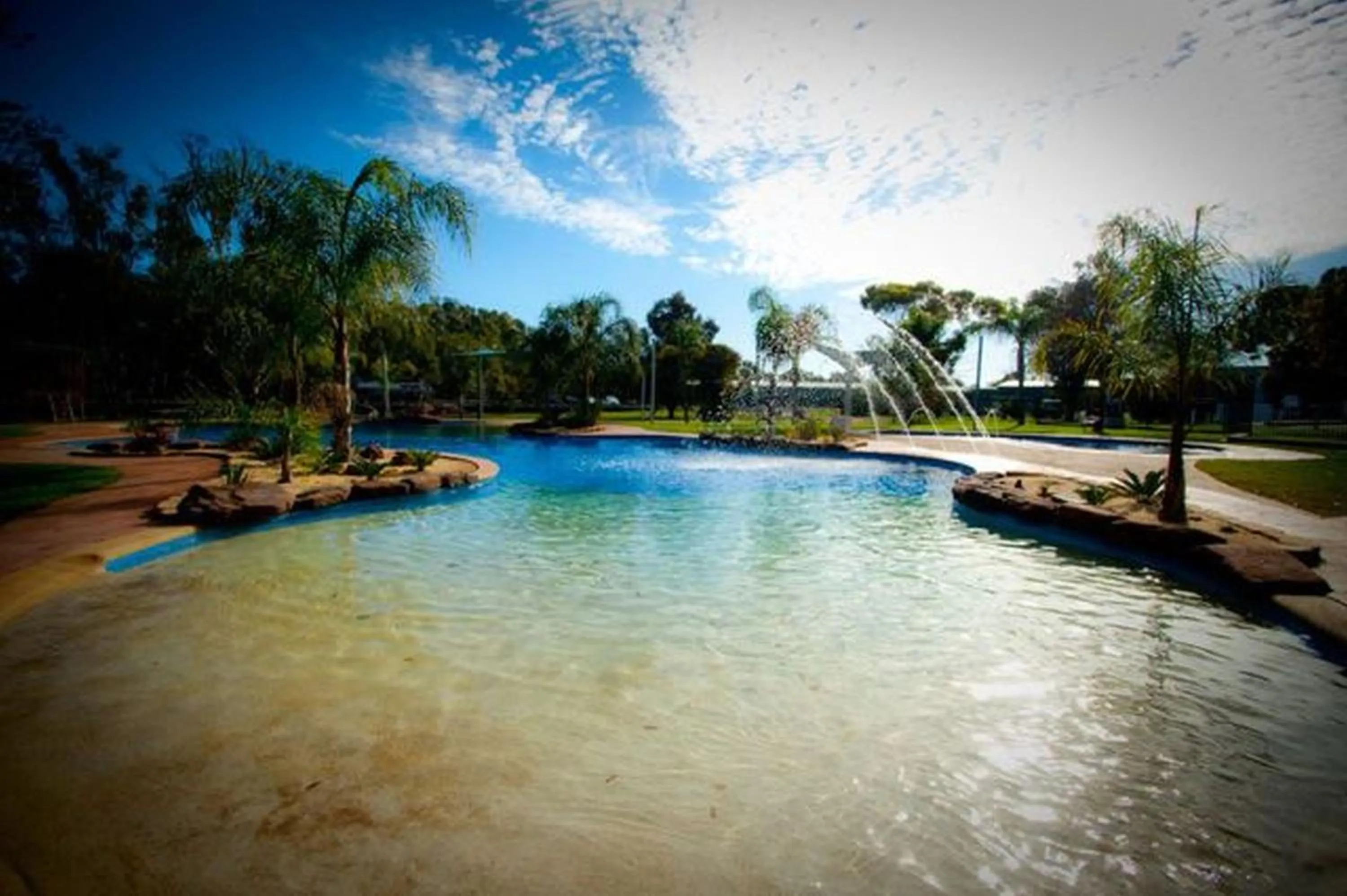 Swimming pool in Tasman Holiday Parks - Merool on the Murray