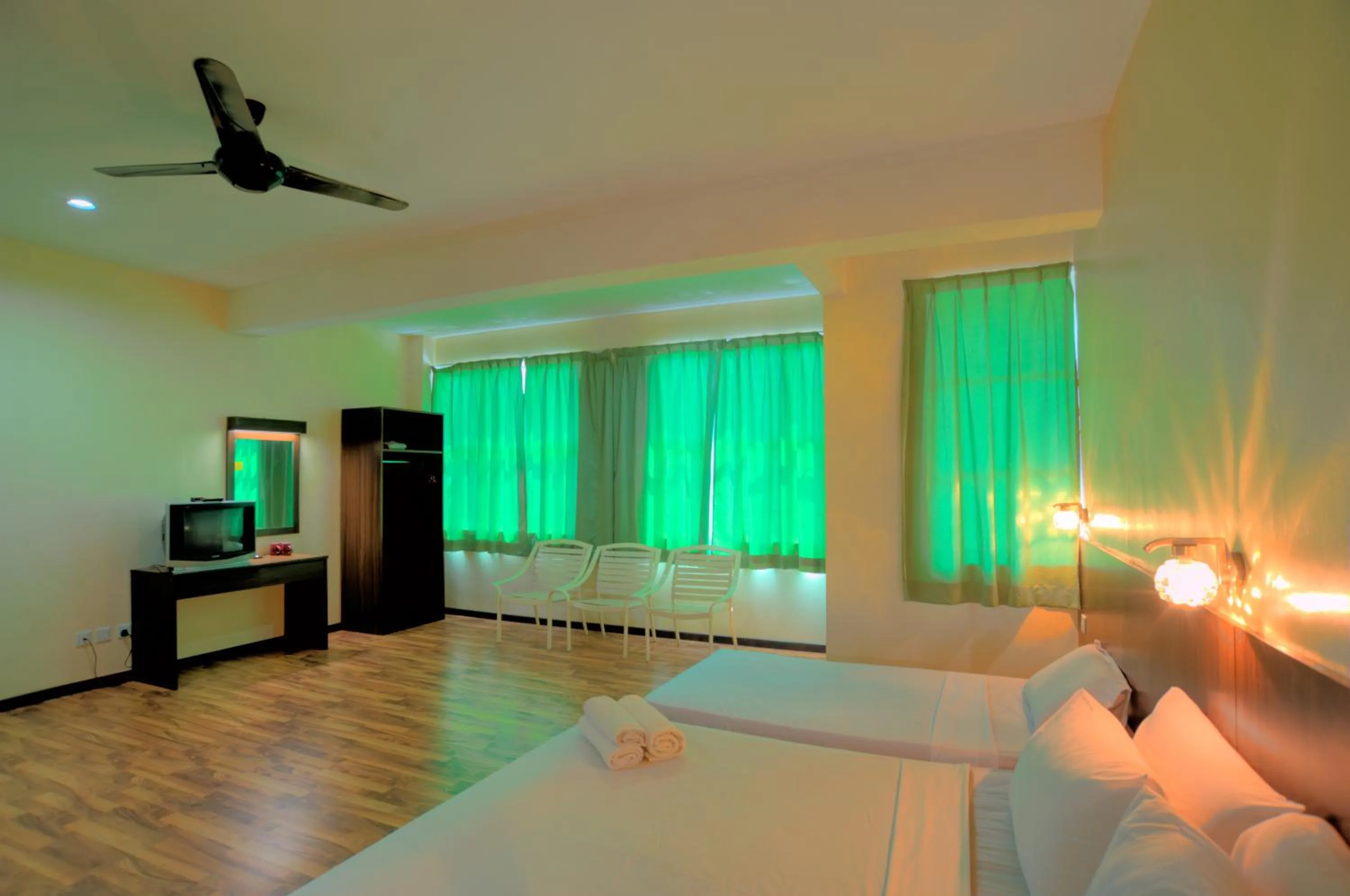 Bedroom, Bed in 1 Baron Motel