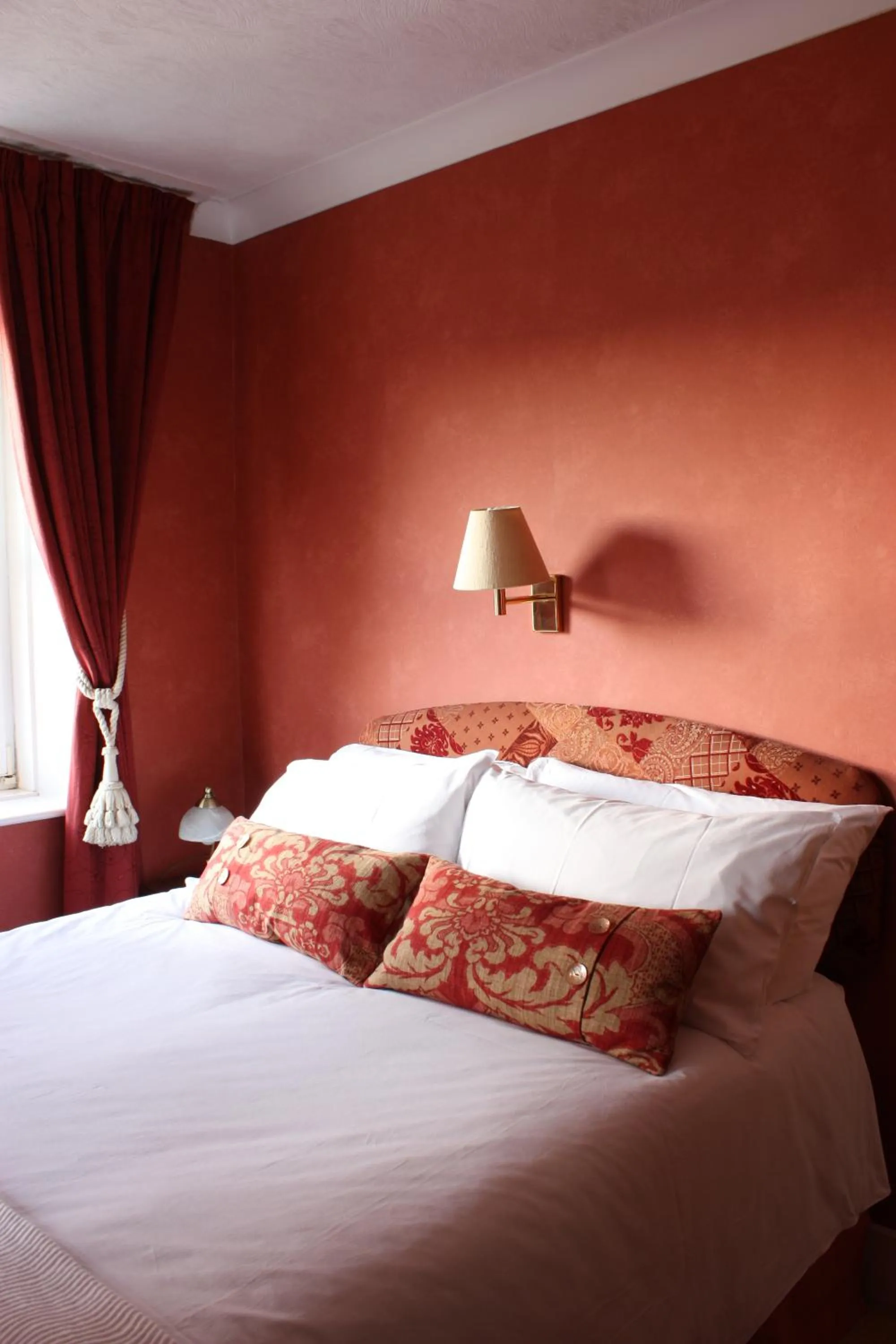 Bedroom, Bed in 17 Wilmington Square