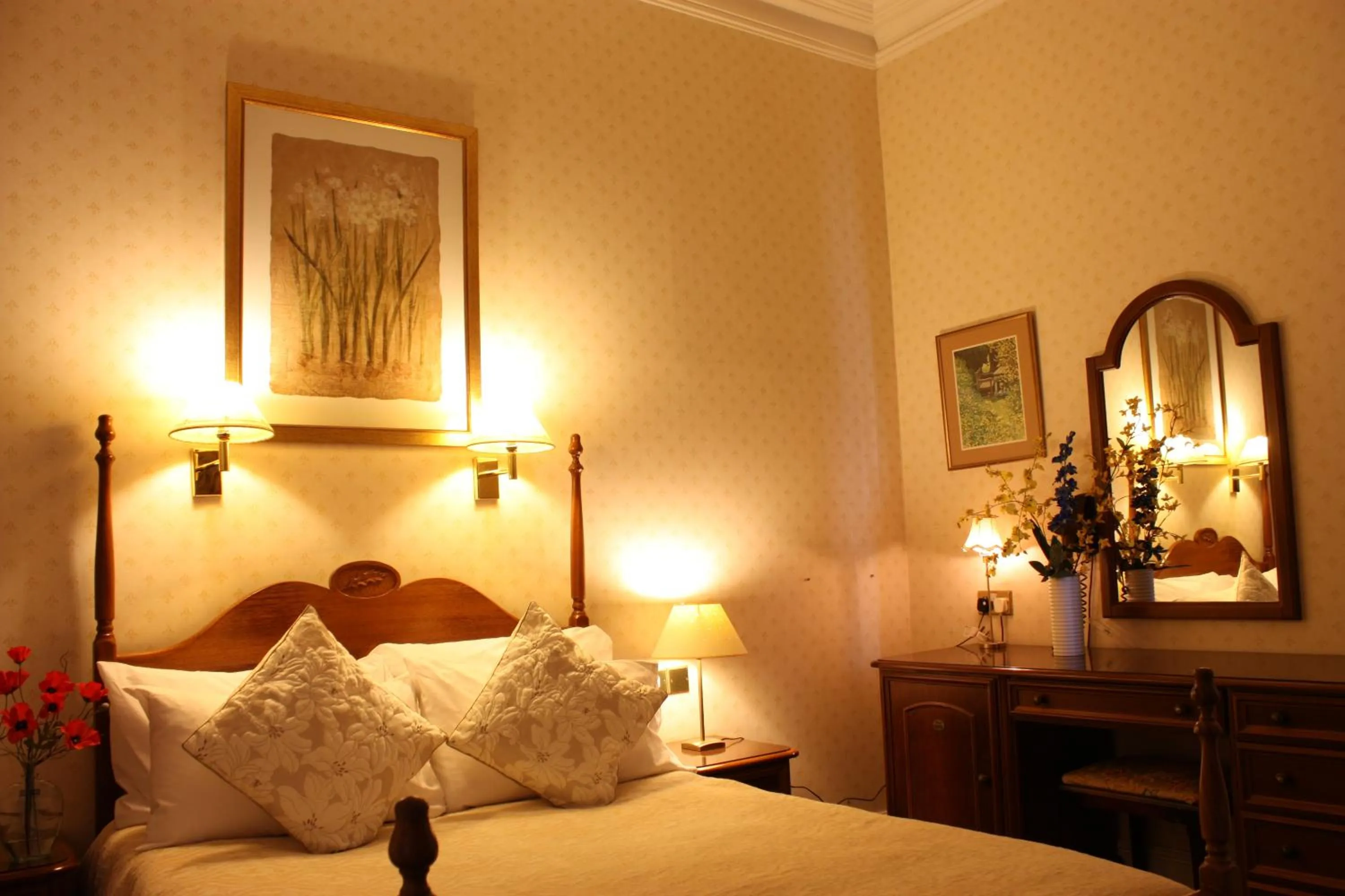 Bedroom, Bed in 17 Wilmington Square