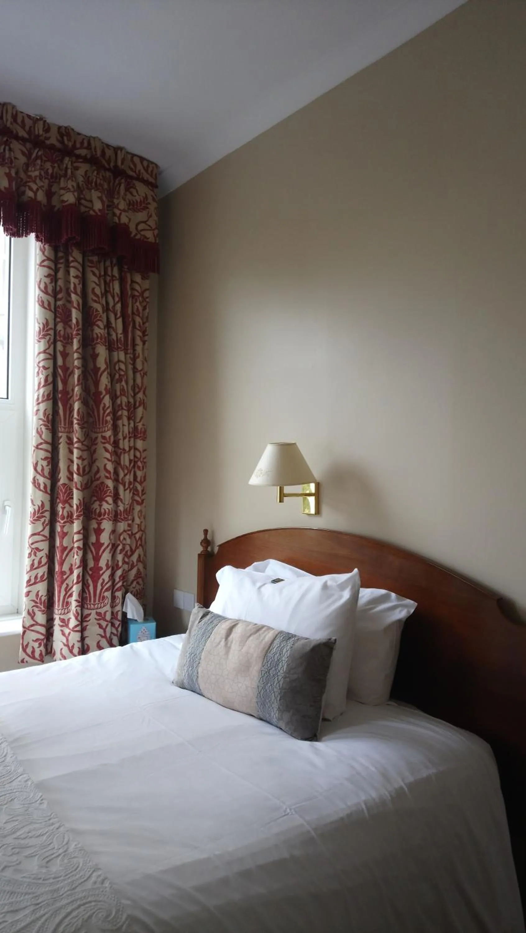 Bed in 17 Wilmington Square