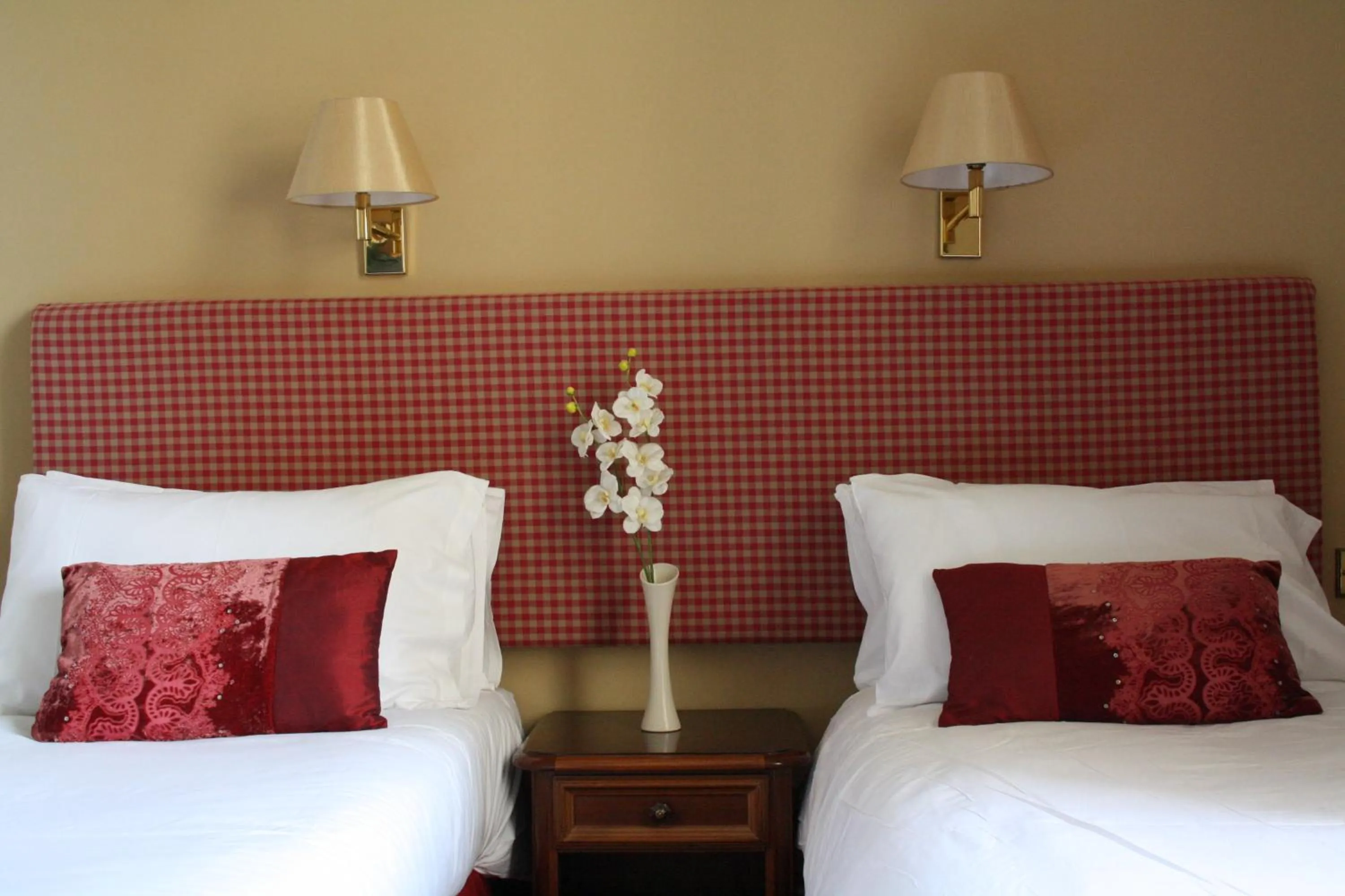 Bedroom, Bed in 17 Wilmington Square