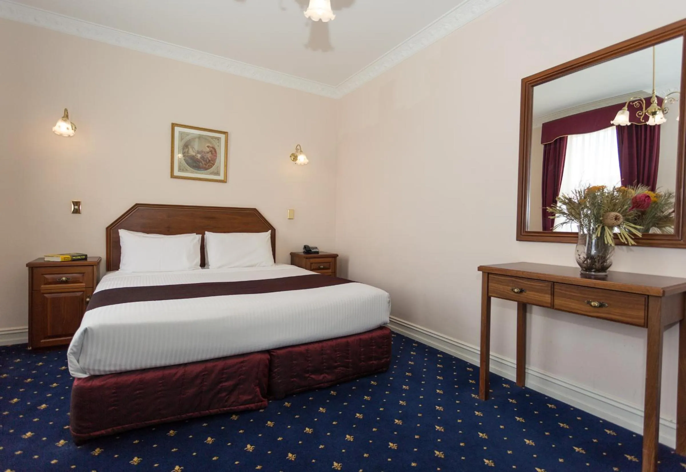 Bed in Palais Royale