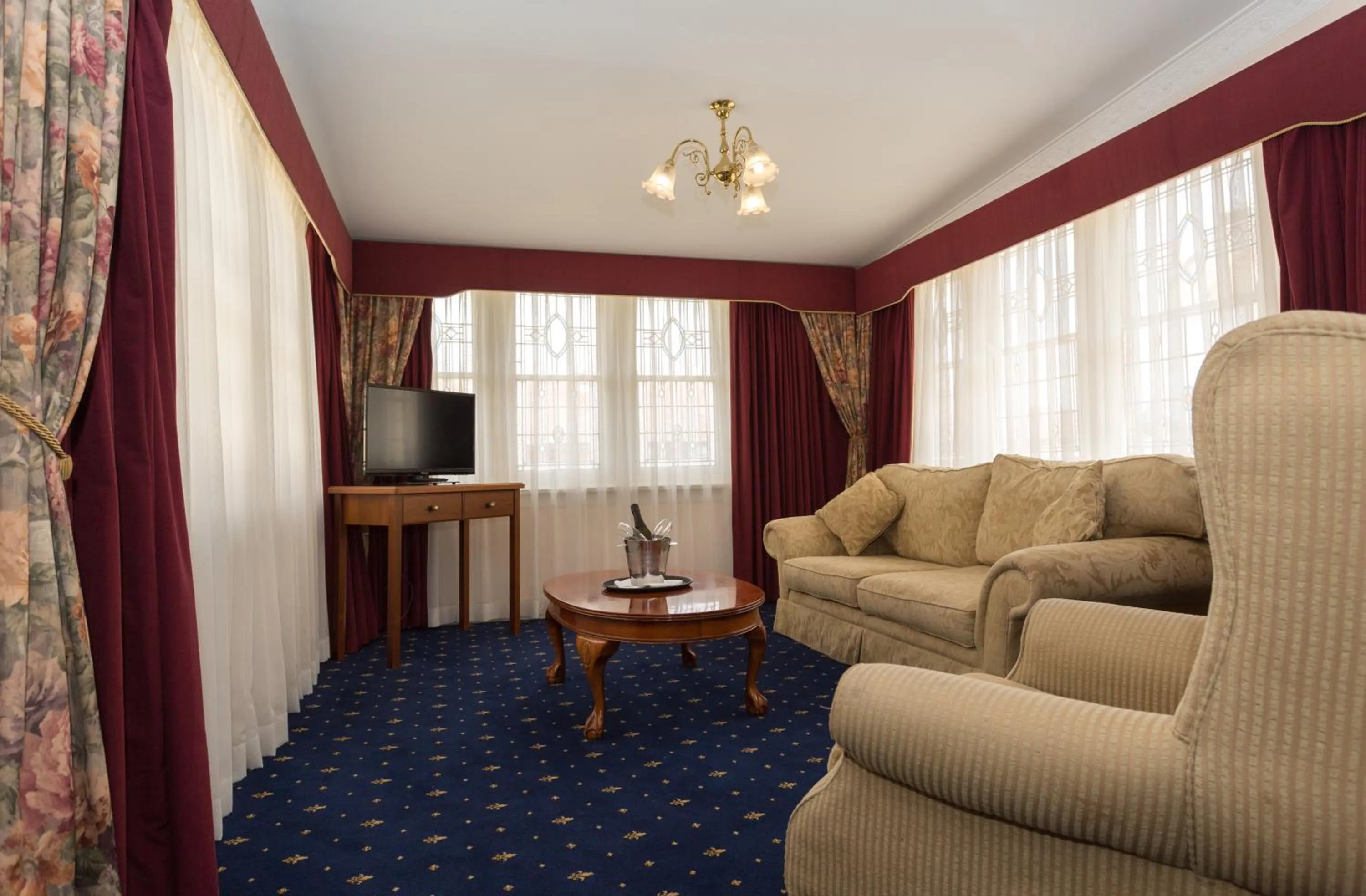 TV and multimedia in Palais Royale