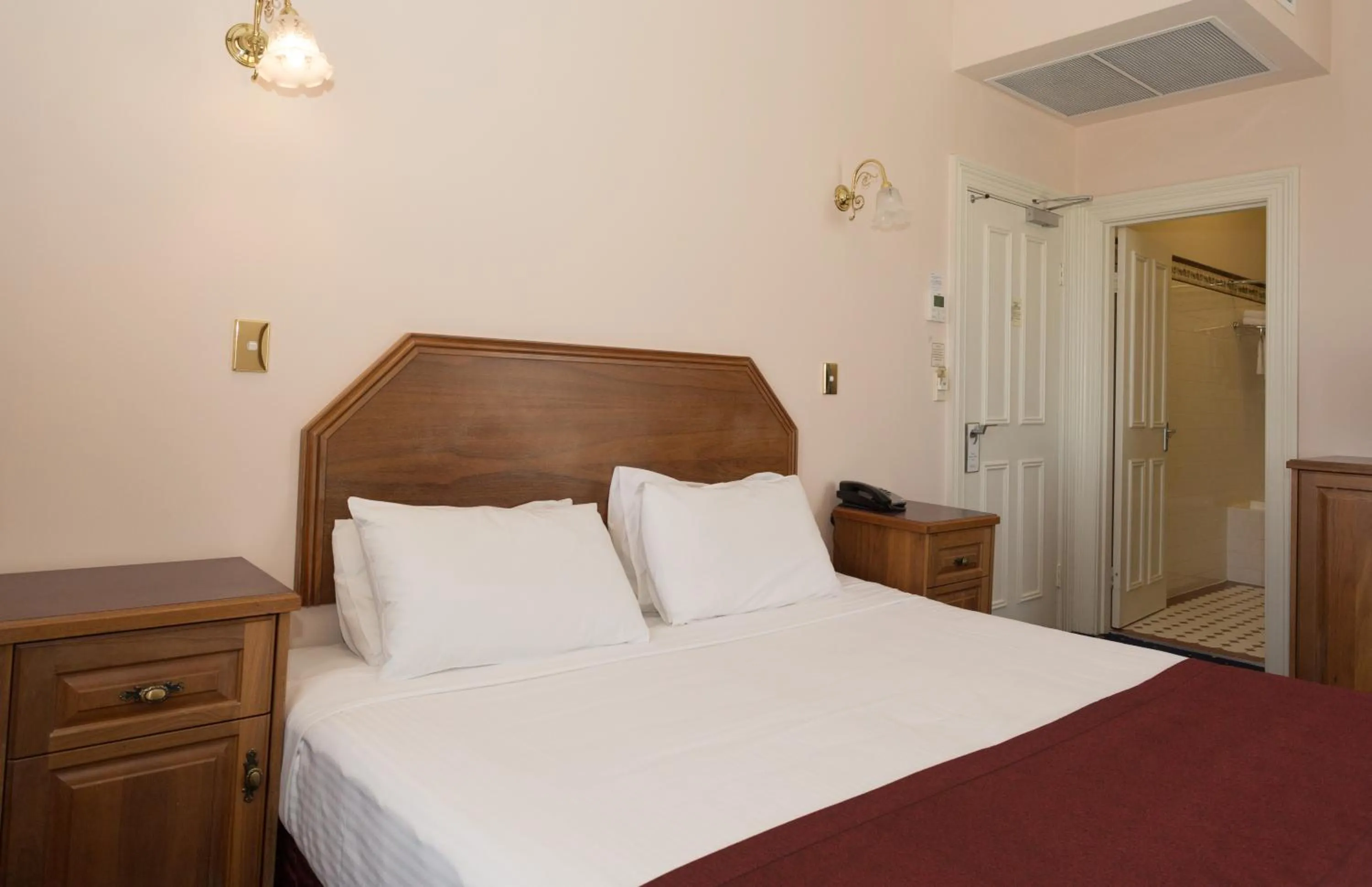 Bed in Palais Royale