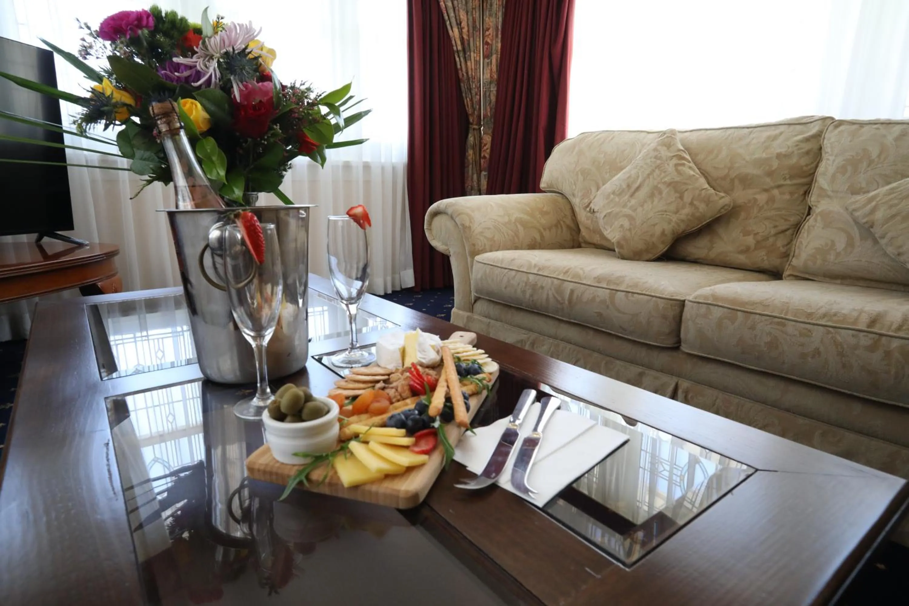 TV and multimedia in Palais Royale