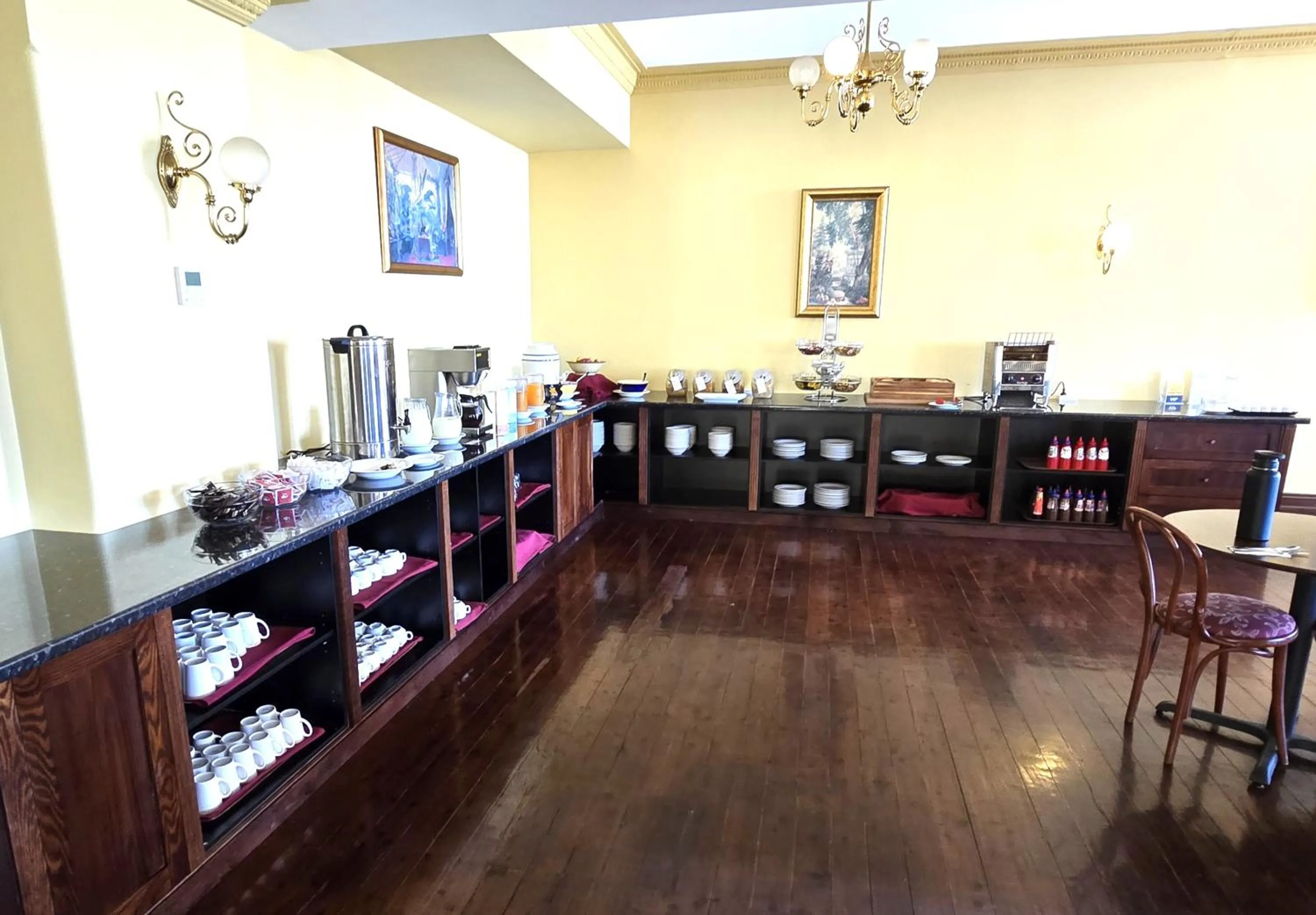 Breakfast in Palais Royale