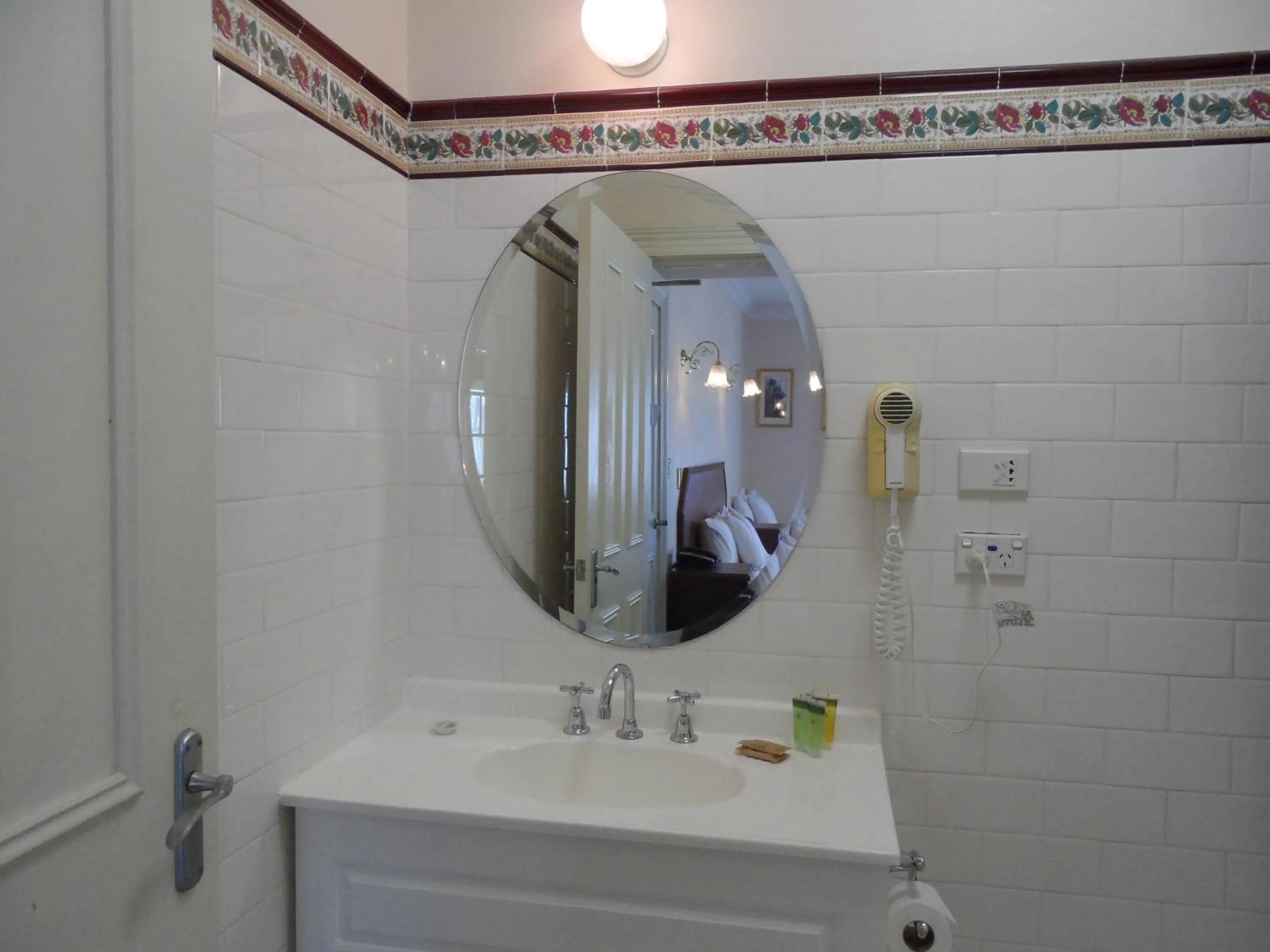 Bathroom in Palais Royale