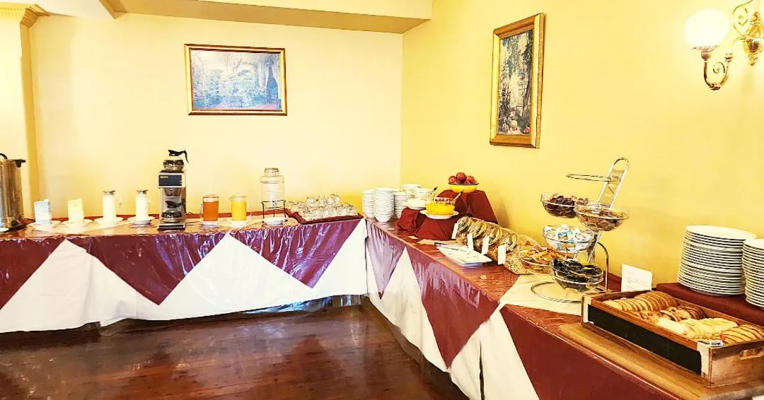 Breakfast in Palais Royale