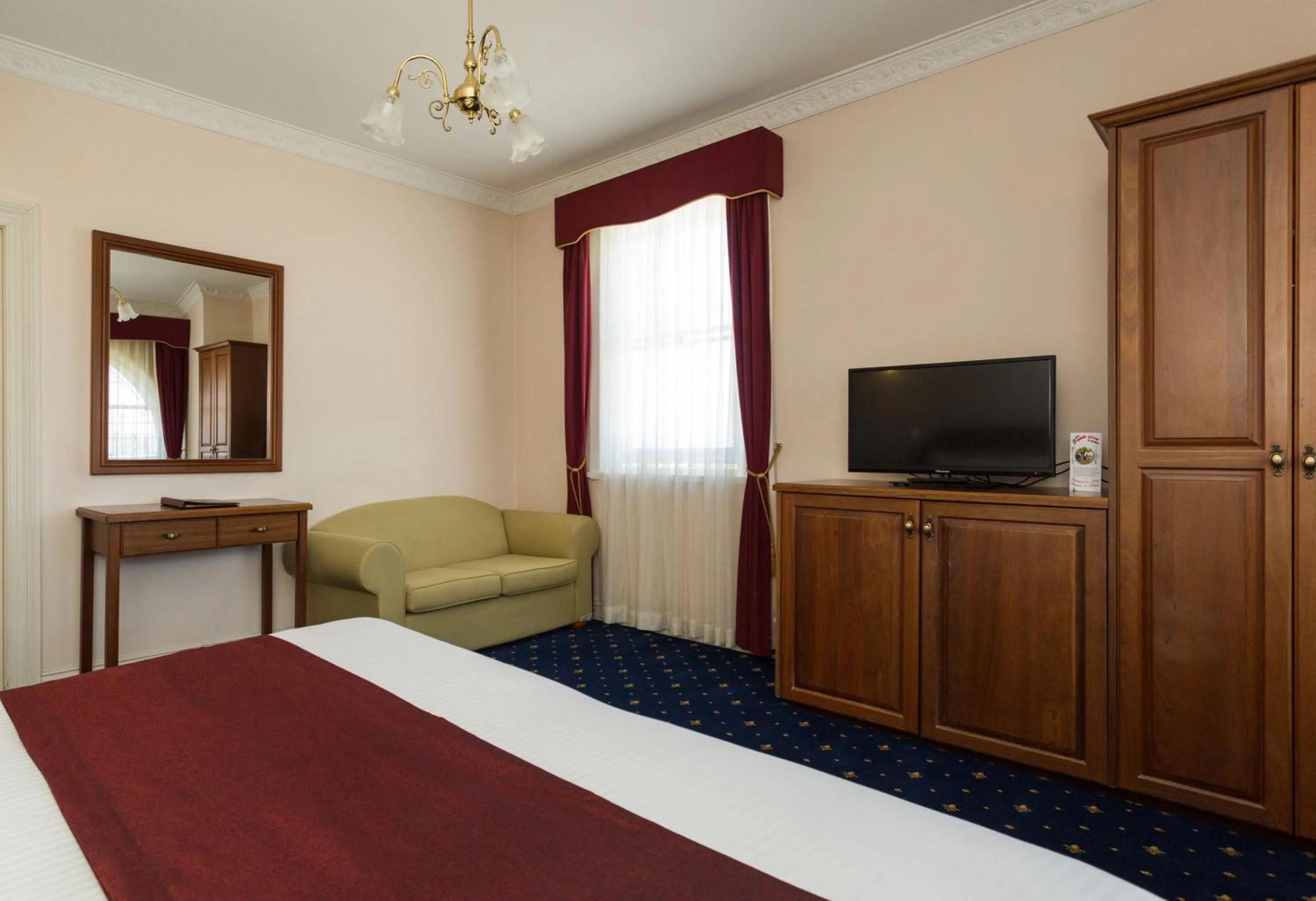 Bed in Palais Royale