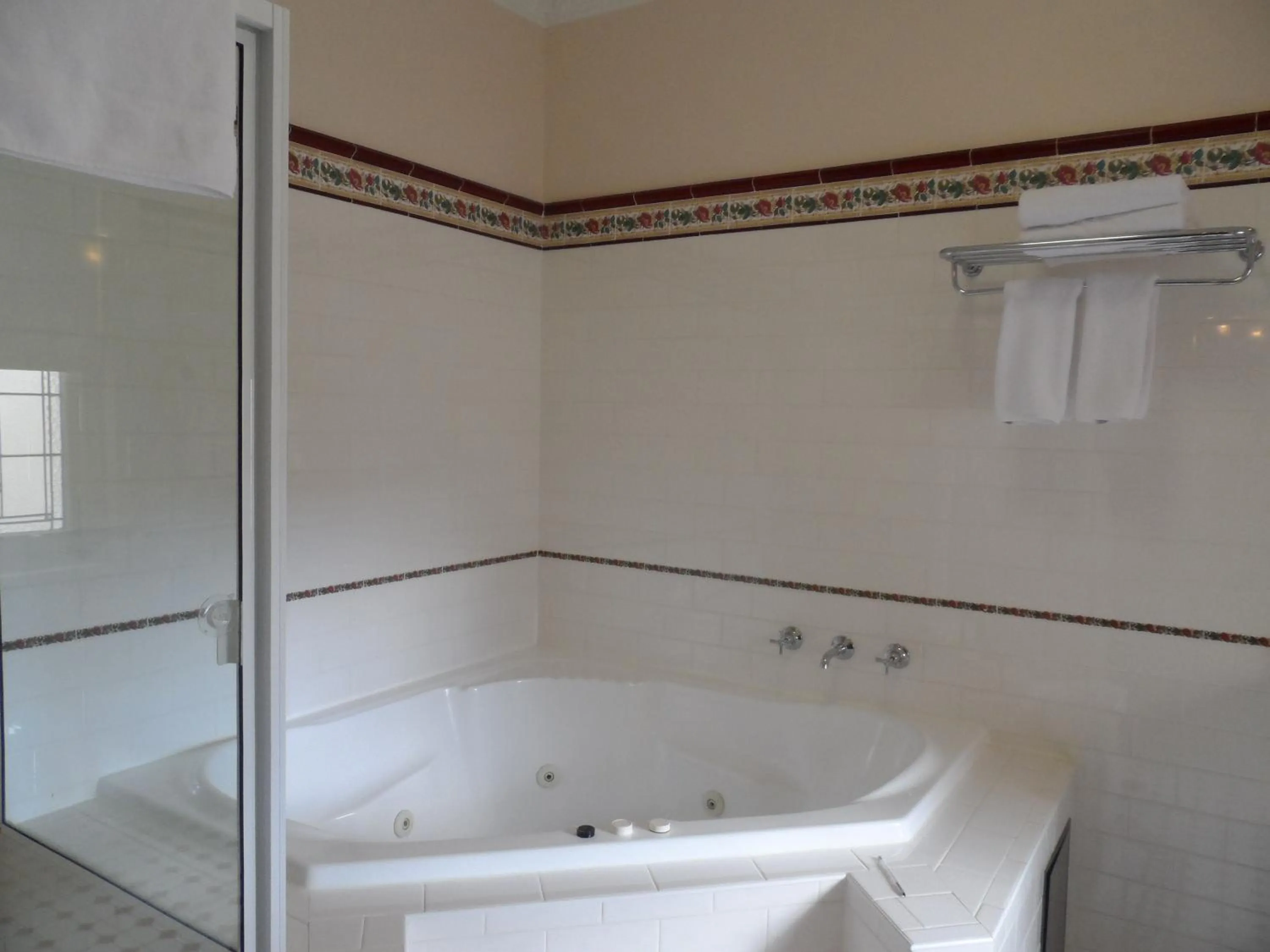 Bathroom in Palais Royale