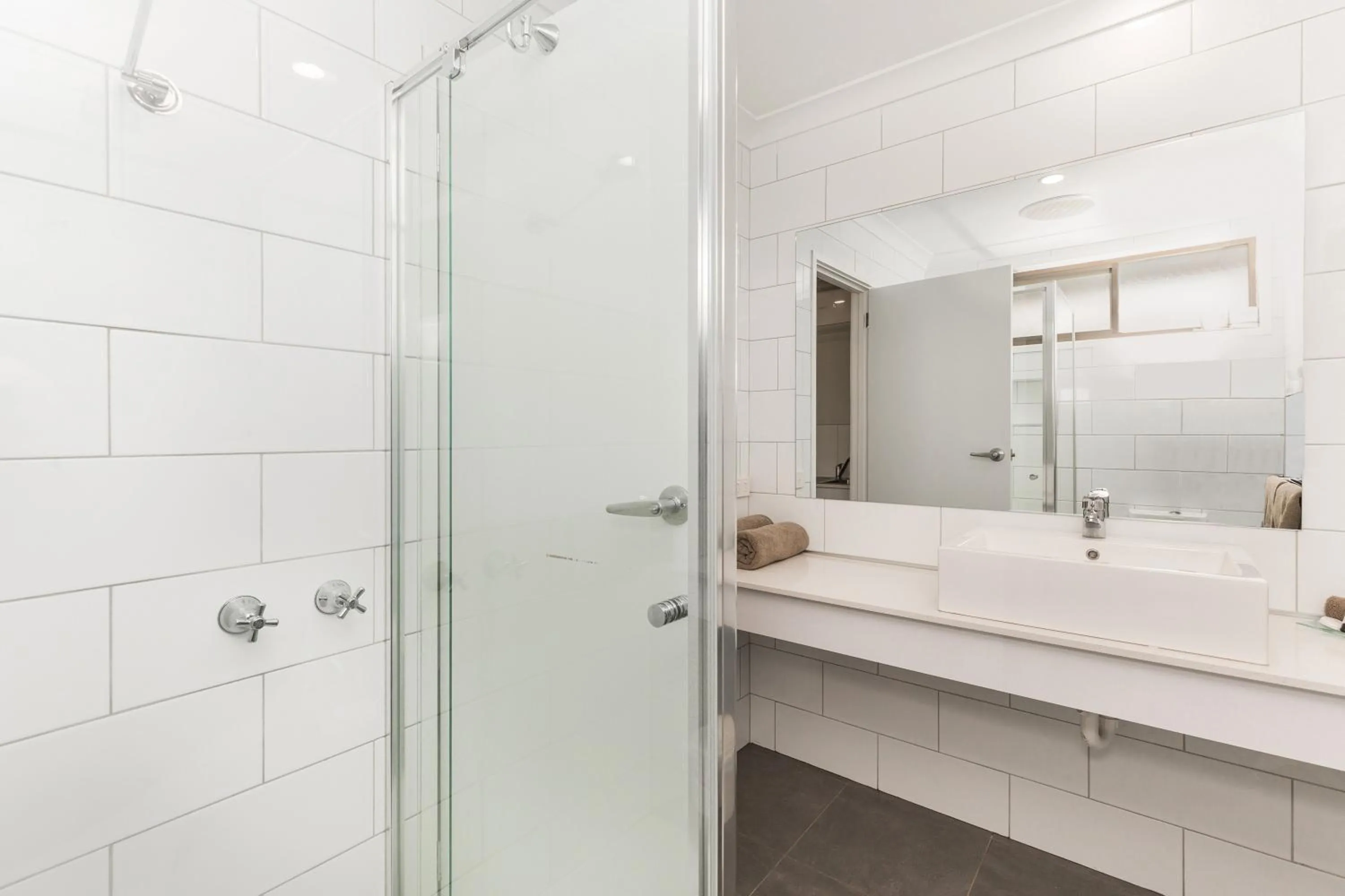 Bathroom in Allara Motor Lodge