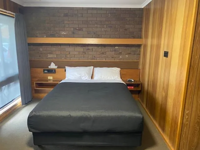 Bed in Allara Motor Lodge