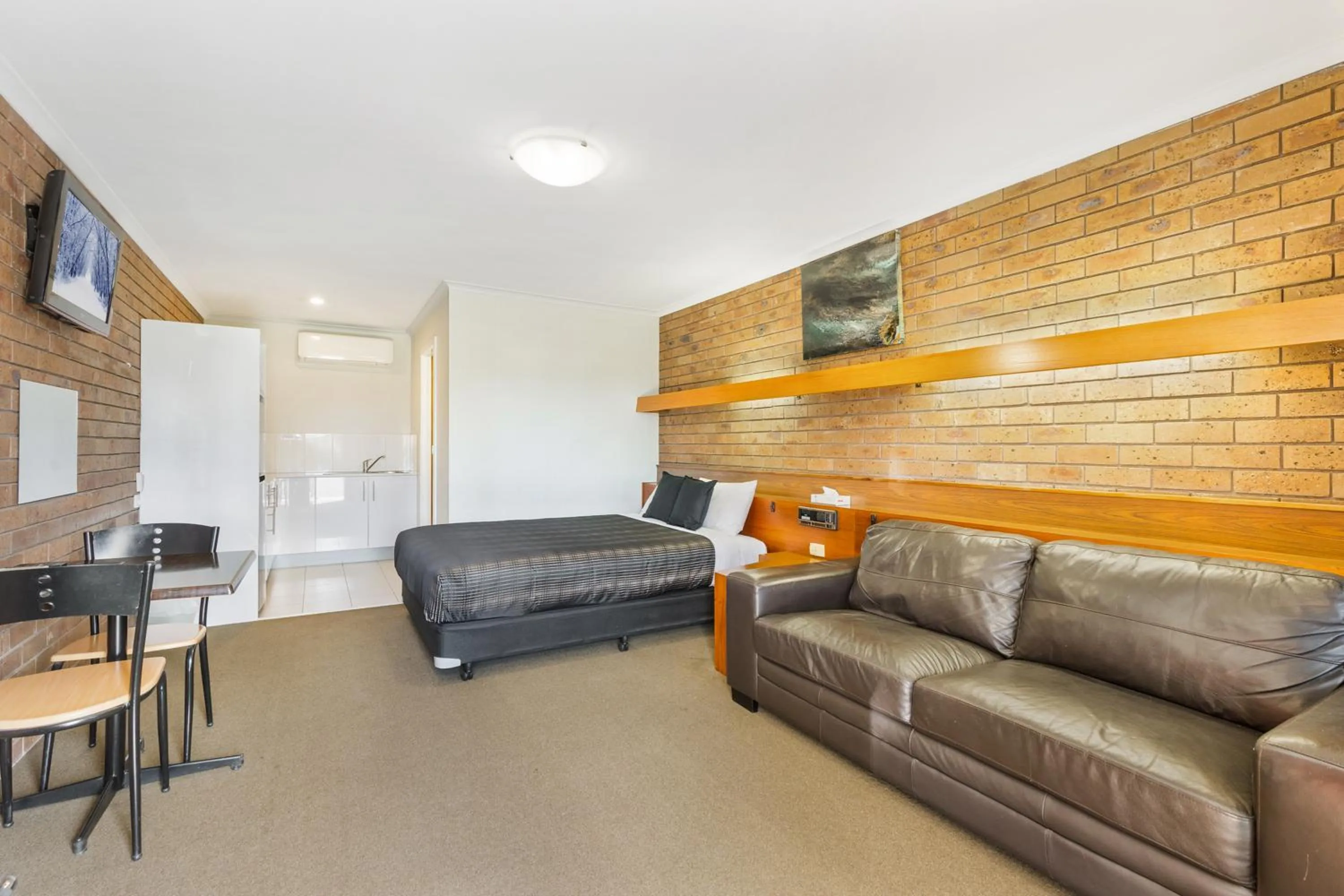 Photo of the whole room in Allara Motor Lodge