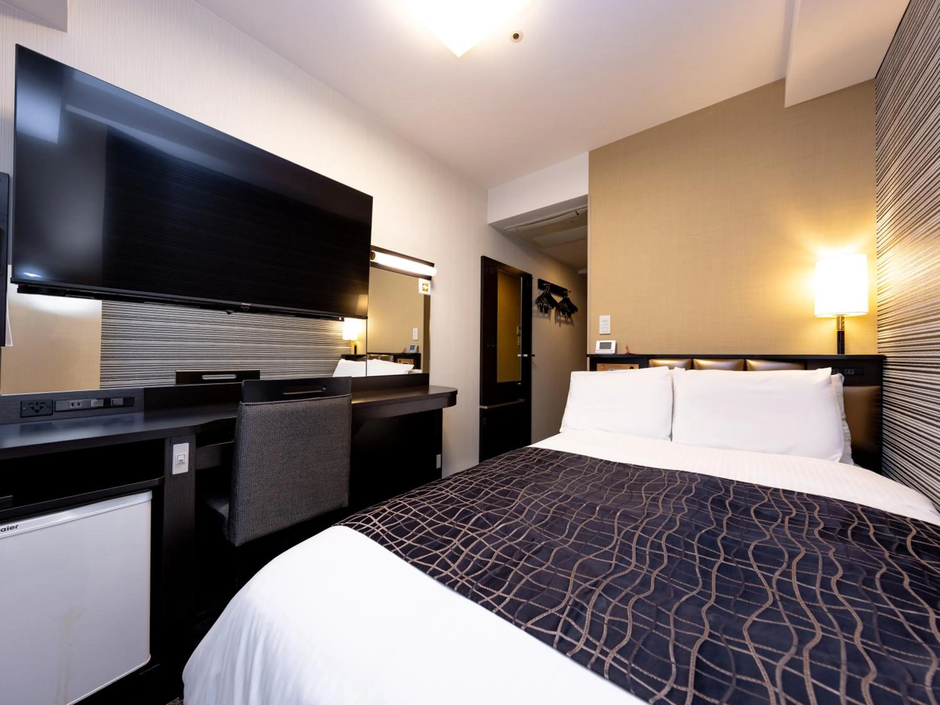 Photo of the whole room, Bed in APA Hotel Sendai Eki Itsutsubashi